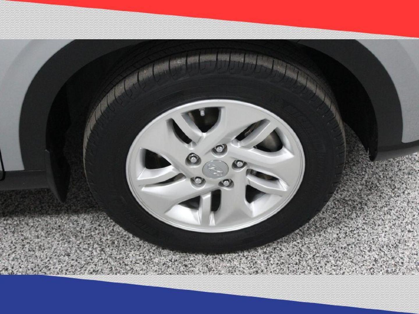 2020 Hyundai Venue SEL (KMHRC8A34LU) with an 1.6L L4 DOHC 16V engine, 6A transmission, located at 5170 N La Cholla Blvd, Tucson, AZ, 85705, (520) 989-0282, 32.228245, -111.011742 - 2020 Hyundai Venue - Photo#39