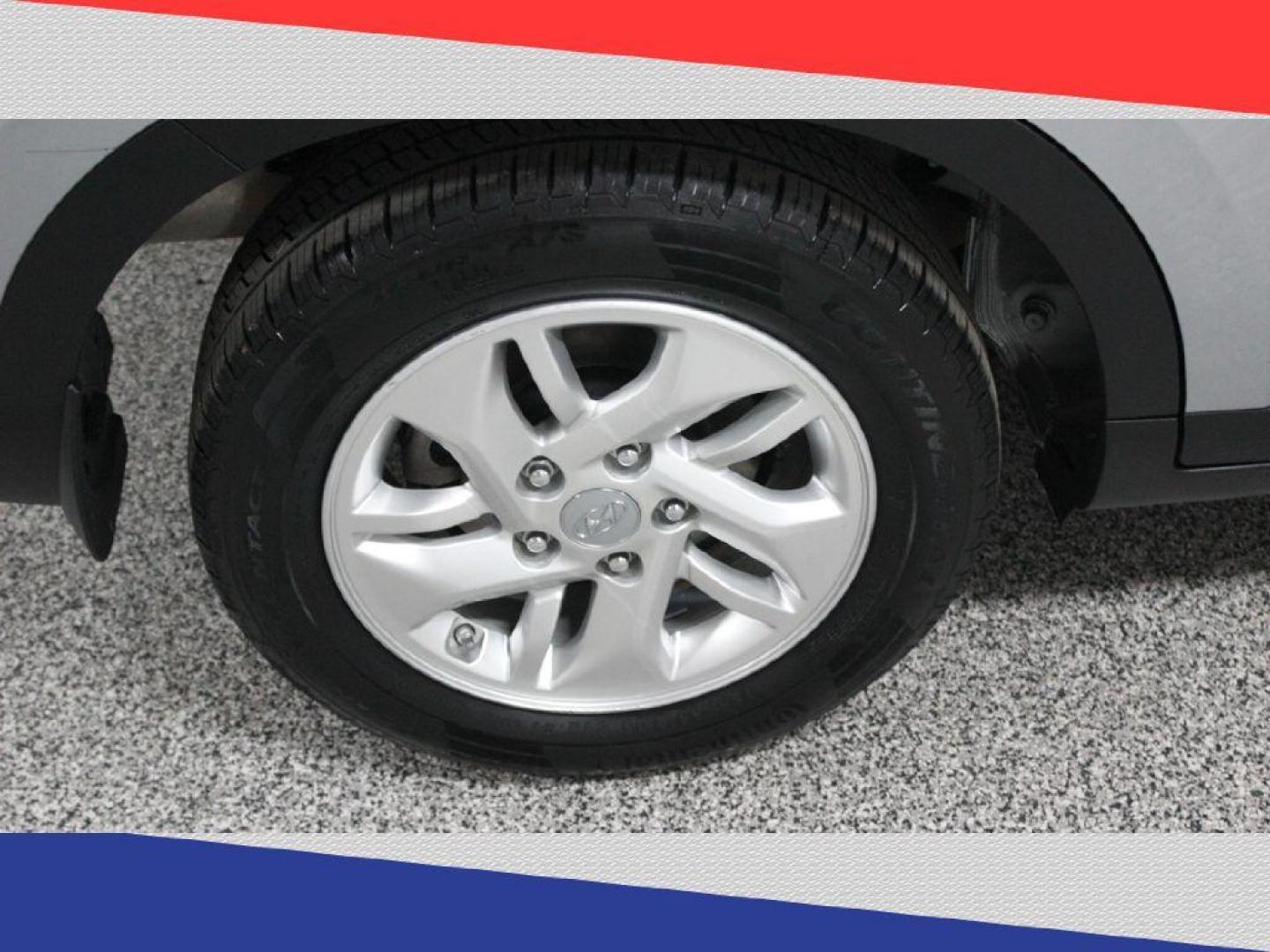 2020 Hyundai Venue SEL (KMHRC8A34LU) with an 1.6L L4 DOHC 16V engine, 6A transmission, located at 5170 N La Cholla Blvd, Tucson, AZ, 85705, (520) 989-0282, 32.228245, -111.011742 - 2020 Hyundai Venue - Photo#40