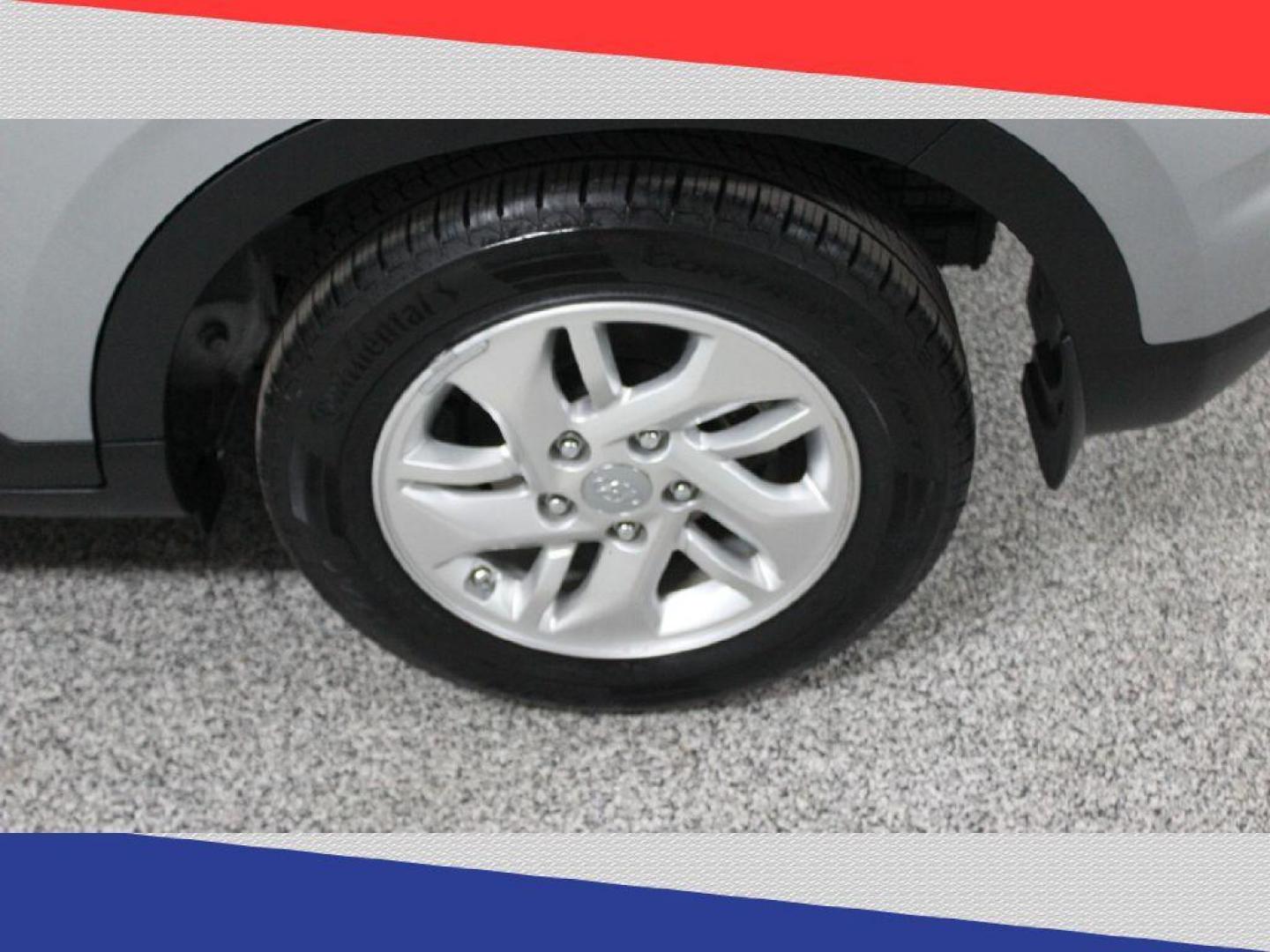 2020 Hyundai Venue SEL (KMHRC8A34LU) with an 1.6L L4 DOHC 16V engine, 6A transmission, located at 5170 N La Cholla Blvd, Tucson, AZ, 85705, (520) 989-0282, 32.228245, -111.011742 - 2020 Hyundai Venue - Photo#41