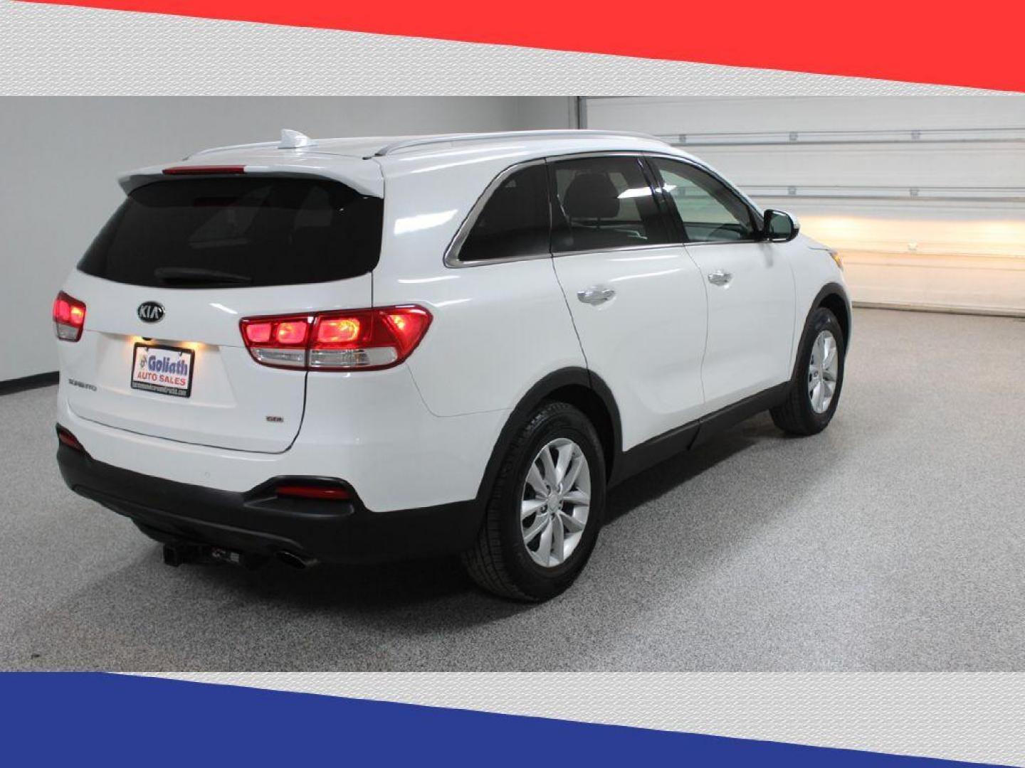 2018 Kia Sorento LX 2WD (5XYPG4A39JG) with an 2.4L L4 DOHC 16V engine, 6A transmission, located at 5170 N La Cholla Blvd, Tucson, AZ, 85705, (520) 989-0282, 32.228245, -111.011742 - 2018 Kia Sorento - Photo#2