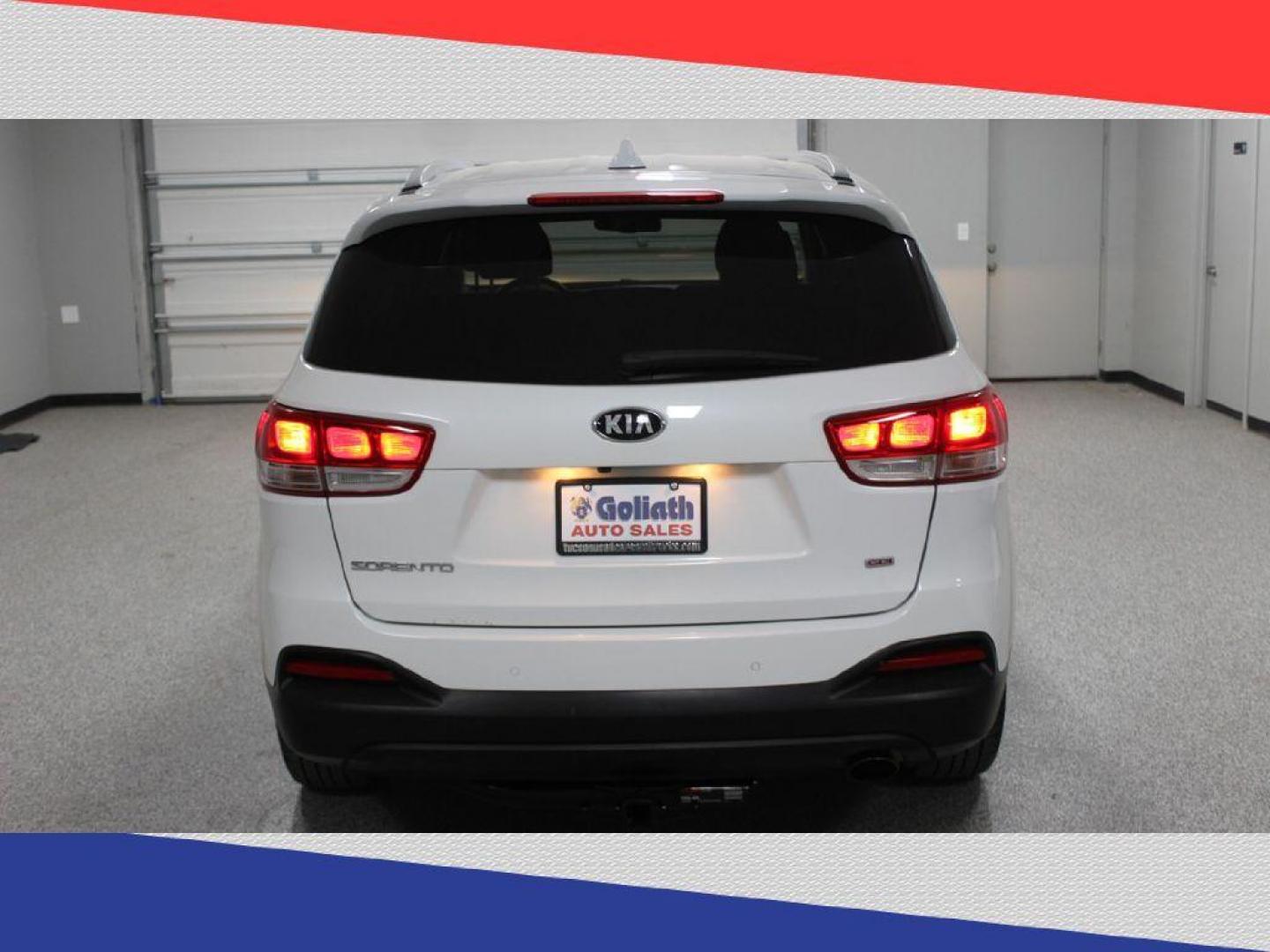 2018 Kia Sorento LX 2WD (5XYPG4A39JG) with an 2.4L L4 DOHC 16V engine, 6A transmission, located at 5170 N La Cholla Blvd, Tucson, AZ, 85705, (520) 989-0282, 32.228245, -111.011742 - 2018 Kia Sorento - Photo#3