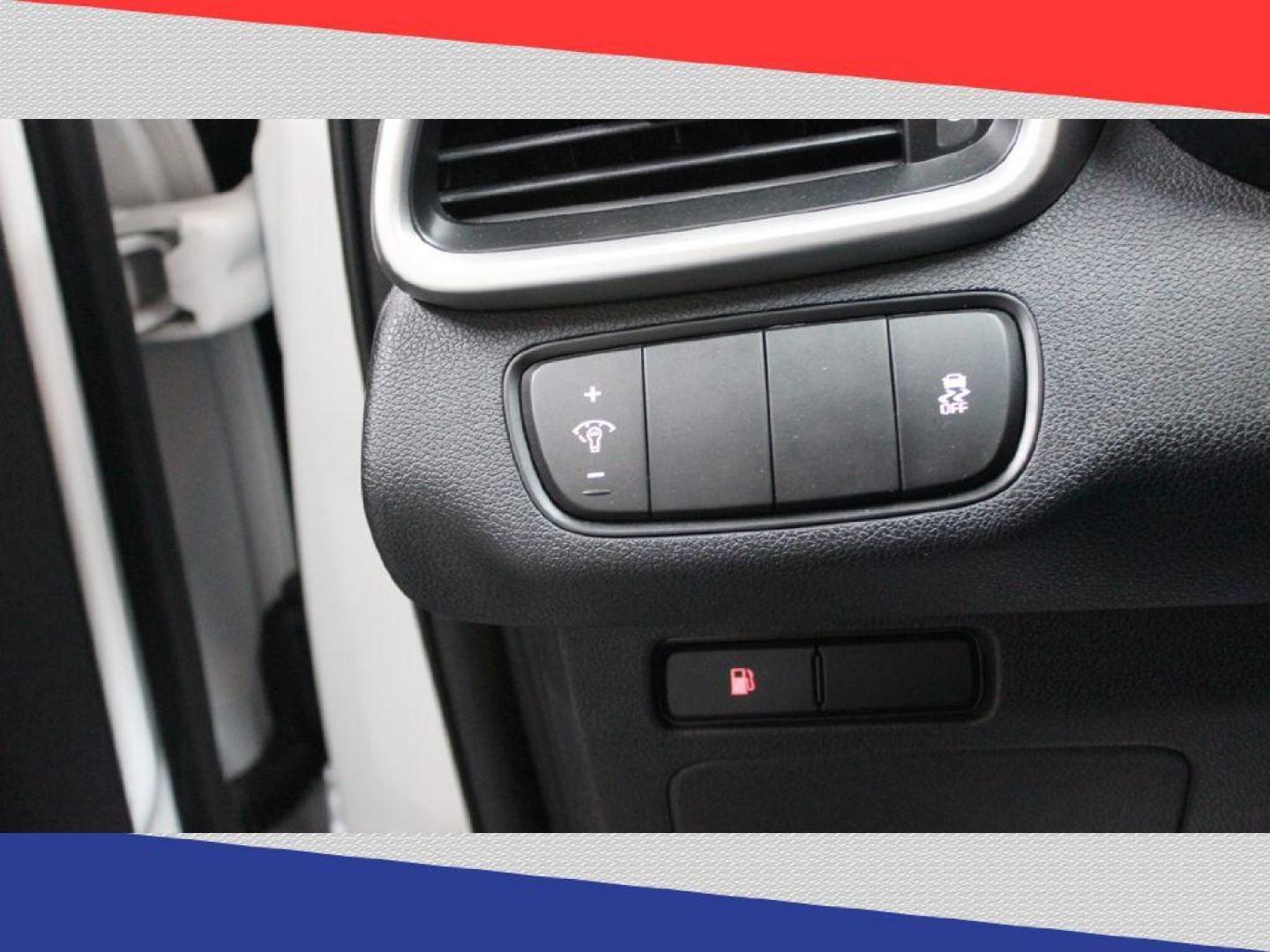 2018 Kia Sorento LX 2WD (5XYPG4A39JG) with an 2.4L L4 DOHC 16V engine, 6A transmission, located at 5170 N La Cholla Blvd, Tucson, AZ, 85705, (520) 989-0282, 32.228245, -111.011742 - 2018 Kia Sorento - Photo#13