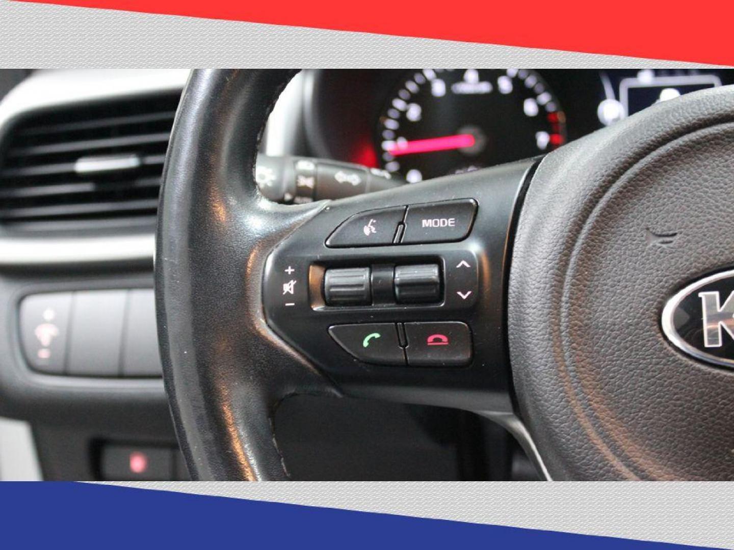 2018 Kia Sorento LX 2WD (5XYPG4A39JG) with an 2.4L L4 DOHC 16V engine, 6A transmission, located at 5170 N La Cholla Blvd, Tucson, AZ, 85705, (520) 989-0282, 32.228245, -111.011742 - 2018 Kia Sorento - Photo#15