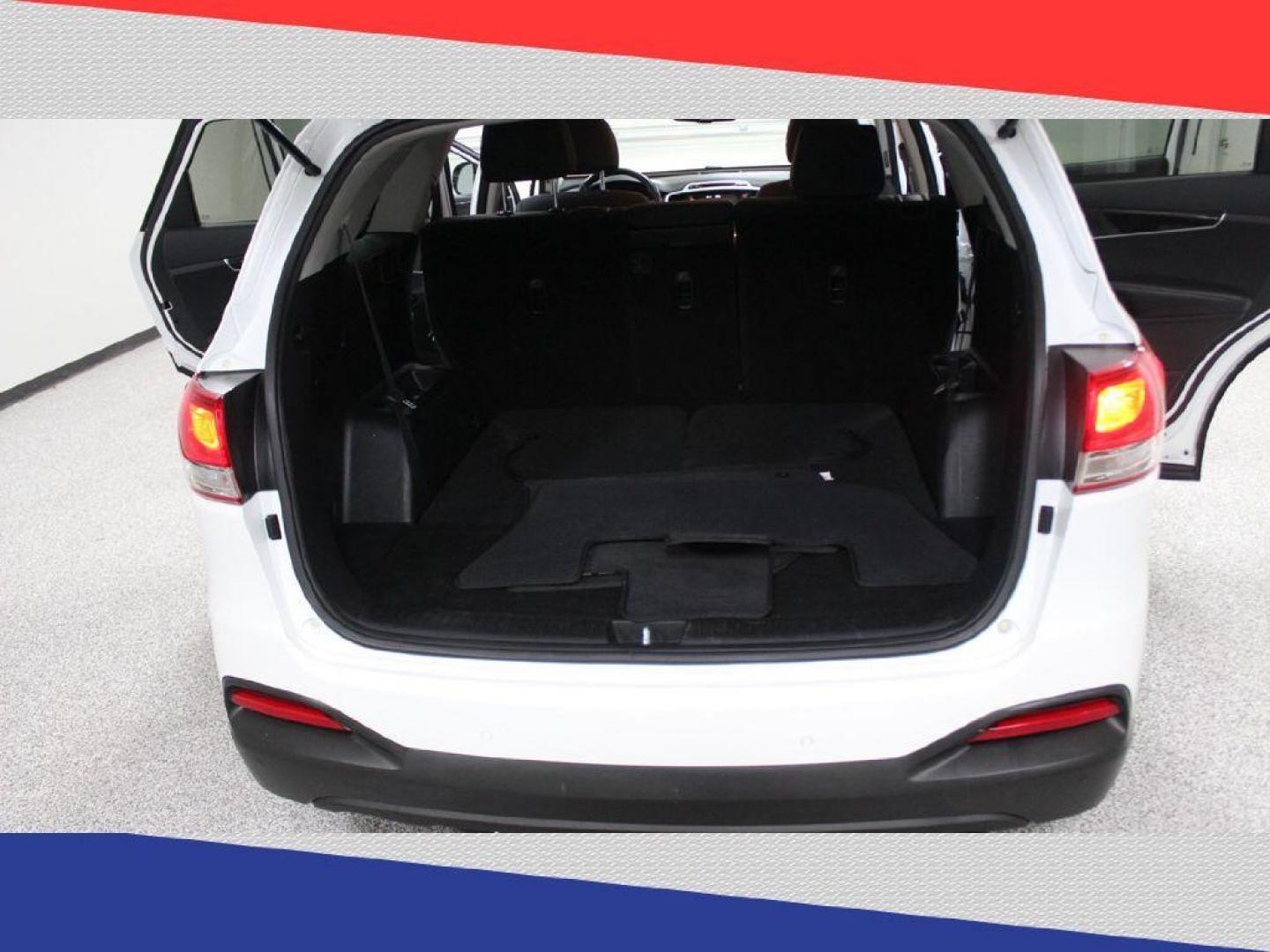 2018 Kia Sorento LX 2WD (5XYPG4A39JG) with an 2.4L L4 DOHC 16V engine, 6A transmission, located at 5170 N La Cholla Blvd, Tucson, AZ, 85705, (520) 989-0282, 32.228245, -111.011742 - 2018 Kia Sorento - Photo#25