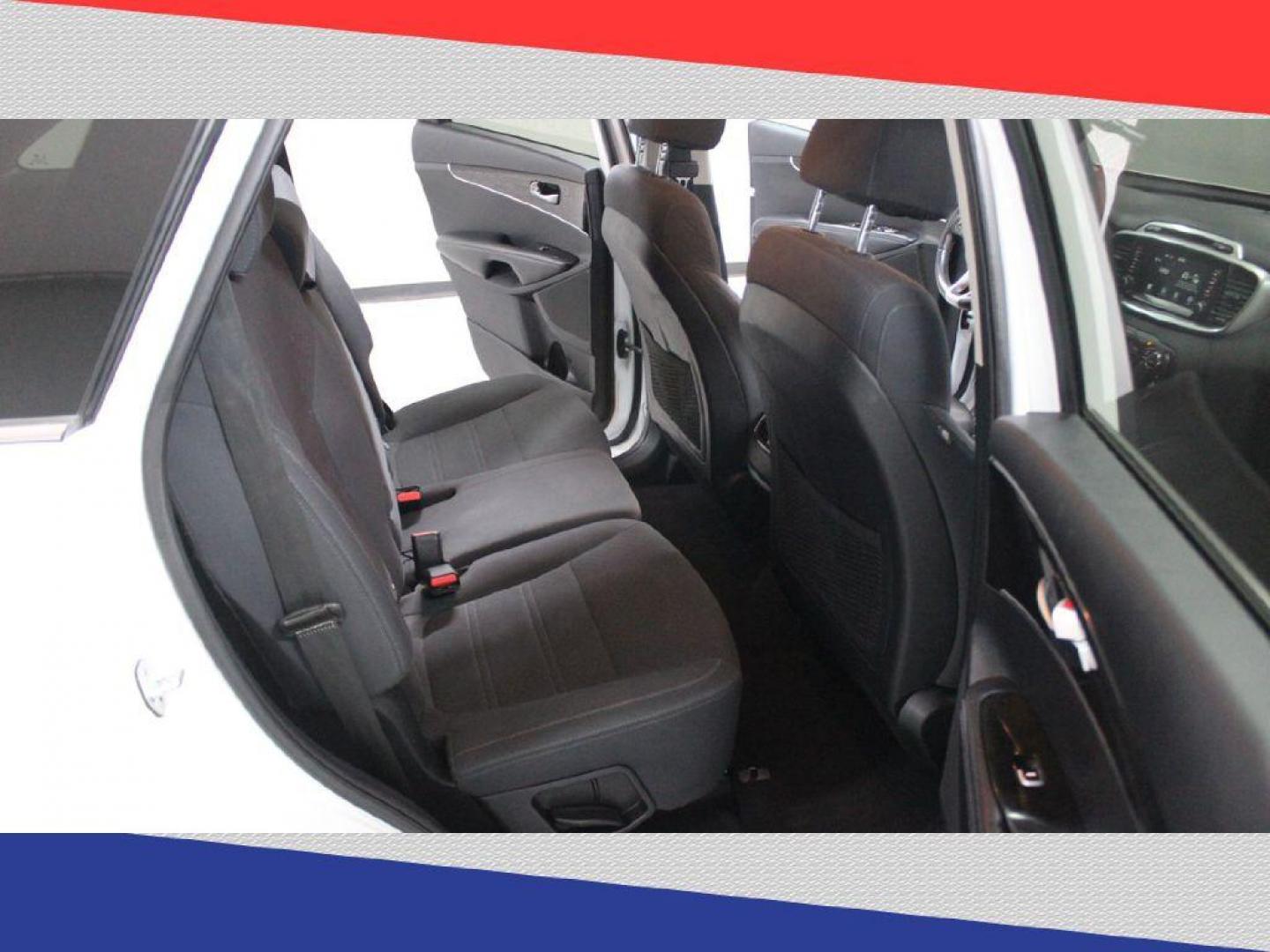 2018 Kia Sorento LX 2WD (5XYPG4A39JG) with an 2.4L L4 DOHC 16V engine, 6A transmission, located at 5170 N La Cholla Blvd, Tucson, AZ, 85705, (520) 989-0282, 32.228245, -111.011742 - 2018 Kia Sorento - Photo#28