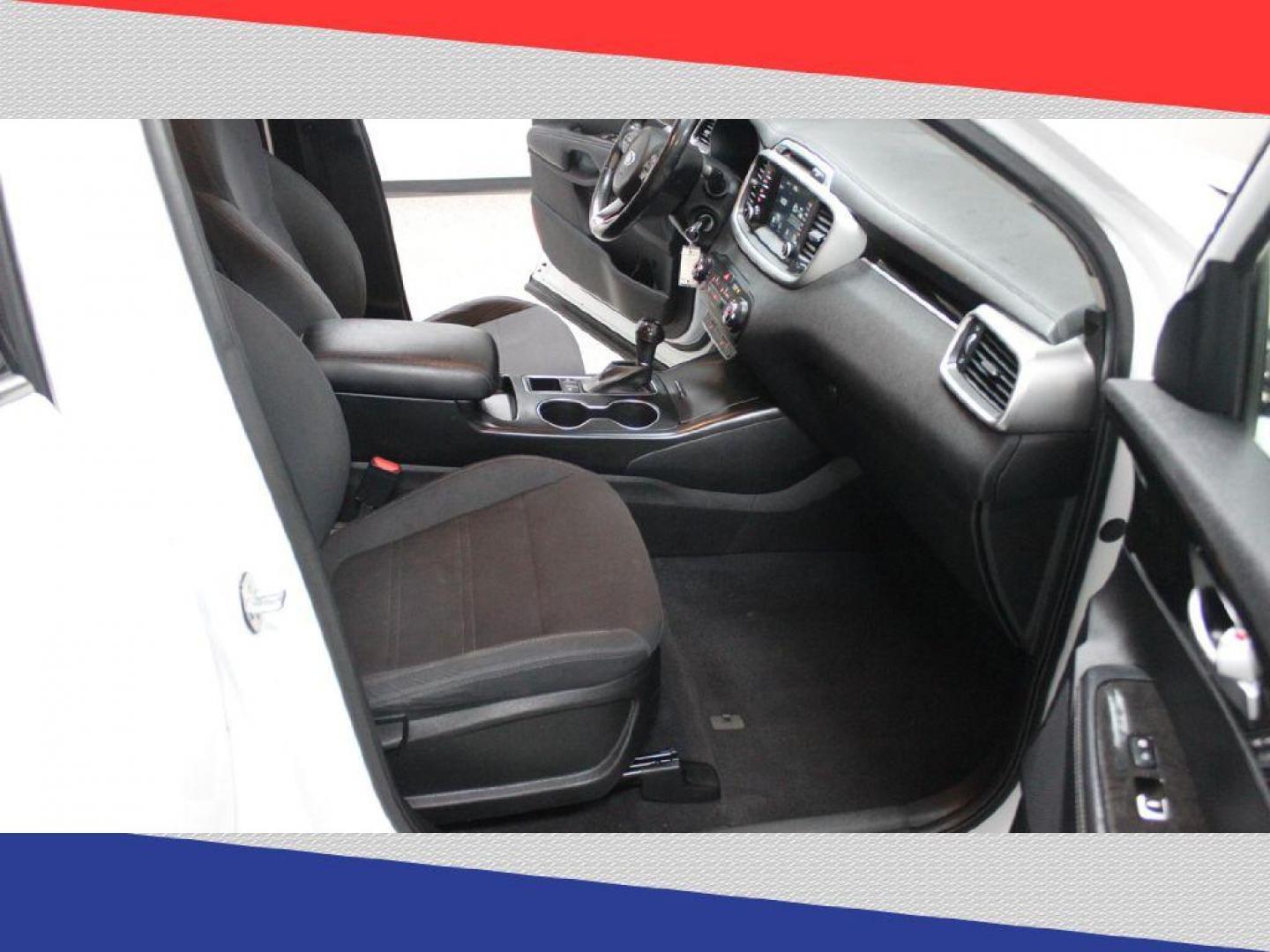 2018 Kia Sorento LX 2WD (5XYPG4A39JG) with an 2.4L L4 DOHC 16V engine, 6A transmission, located at 5170 N La Cholla Blvd, Tucson, AZ, 85705, (520) 989-0282, 32.228245, -111.011742 - 2018 Kia Sorento - Photo#30