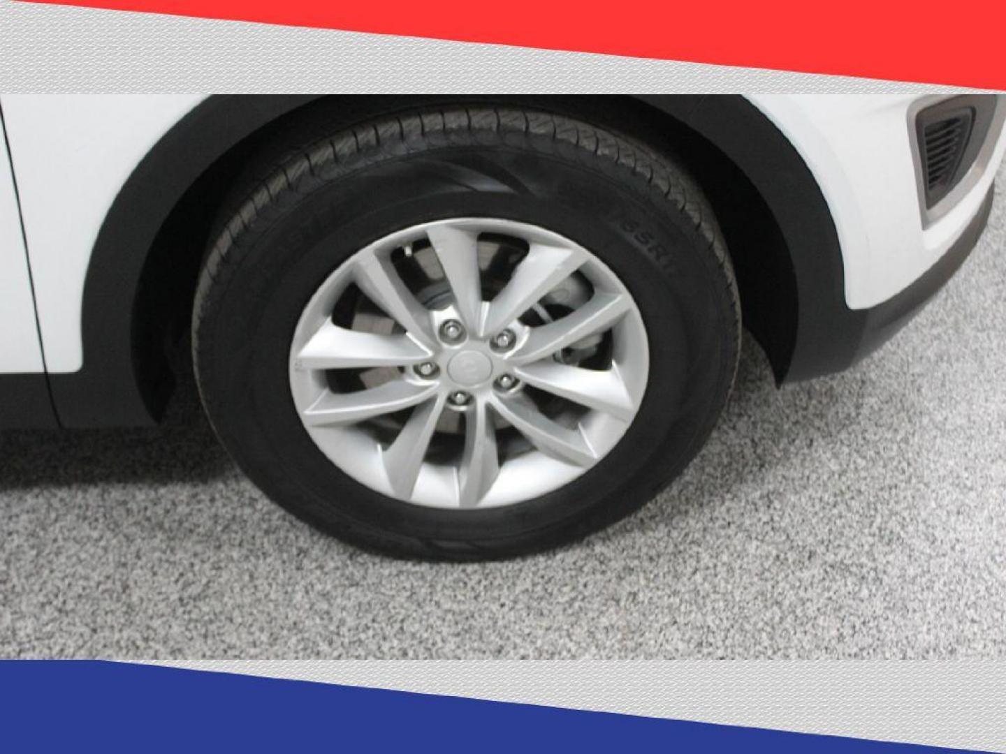 2018 Kia Sorento LX 2WD (5XYPG4A39JG) with an 2.4L L4 DOHC 16V engine, 6A transmission, located at 5170 N La Cholla Blvd, Tucson, AZ, 85705, (520) 989-0282, 32.228245, -111.011742 - 2018 Kia Sorento - Photo#35