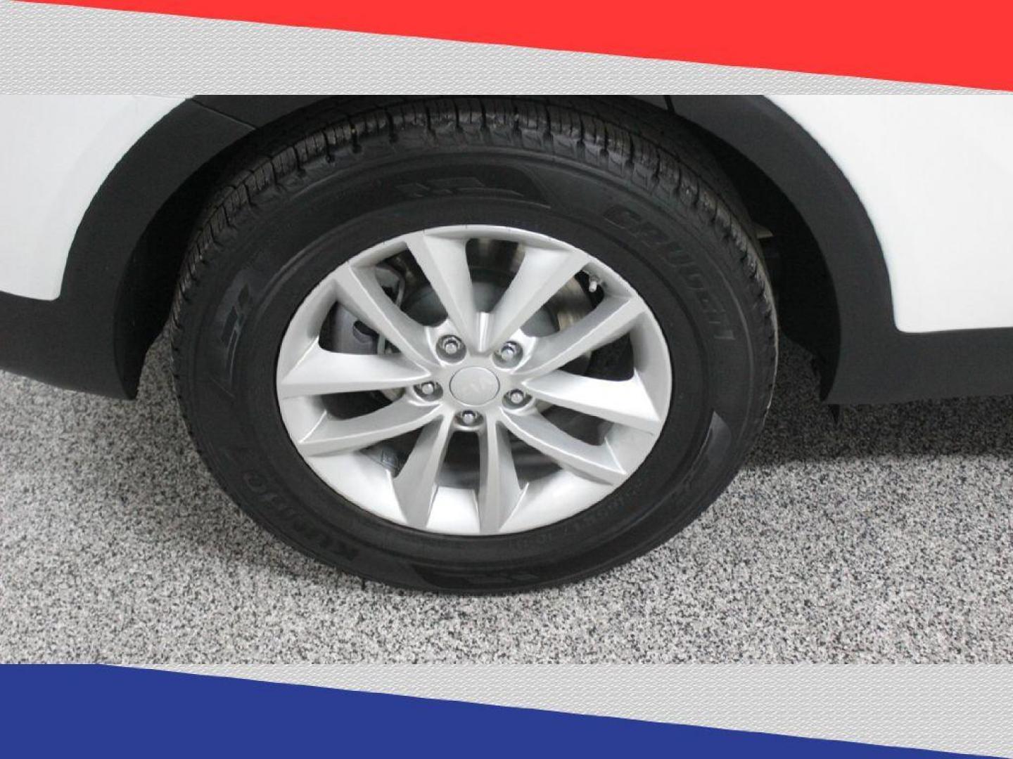 2018 Kia Sorento LX 2WD (5XYPG4A39JG) with an 2.4L L4 DOHC 16V engine, 6A transmission, located at 5170 N La Cholla Blvd, Tucson, AZ, 85705, (520) 989-0282, 32.228245, -111.011742 - 2018 Kia Sorento - Photo#36