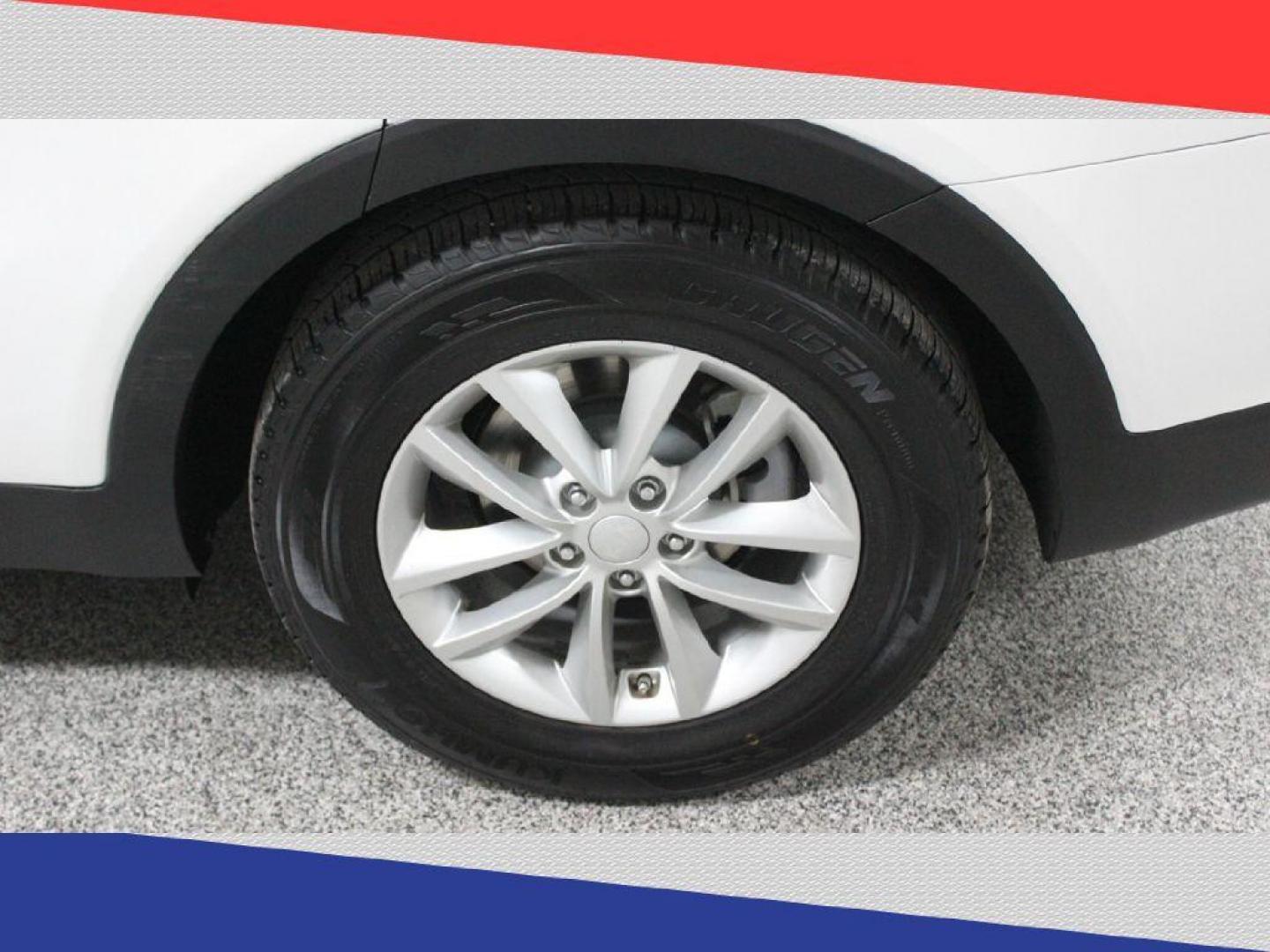 2018 Kia Sorento LX 2WD (5XYPG4A39JG) with an 2.4L L4 DOHC 16V engine, 6A transmission, located at 5170 N La Cholla Blvd, Tucson, AZ, 85705, (520) 989-0282, 32.228245, -111.011742 - 2018 Kia Sorento - Photo#37