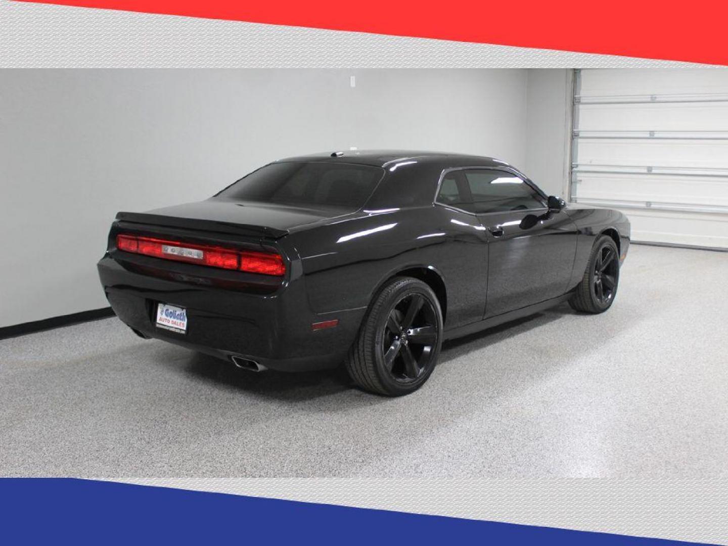 2011 Dodge Challenger R/T (2B3CJ5DT3BH) with an 5.7L V8 OHV 16V engine, 4-Speed Automatic transmission, located at 5170 N La Cholla Blvd, Tucson, AZ, 85705, (520) 989-0282, 32.228245, -111.011742 - 2011 Dodge Challenger - Photo#2