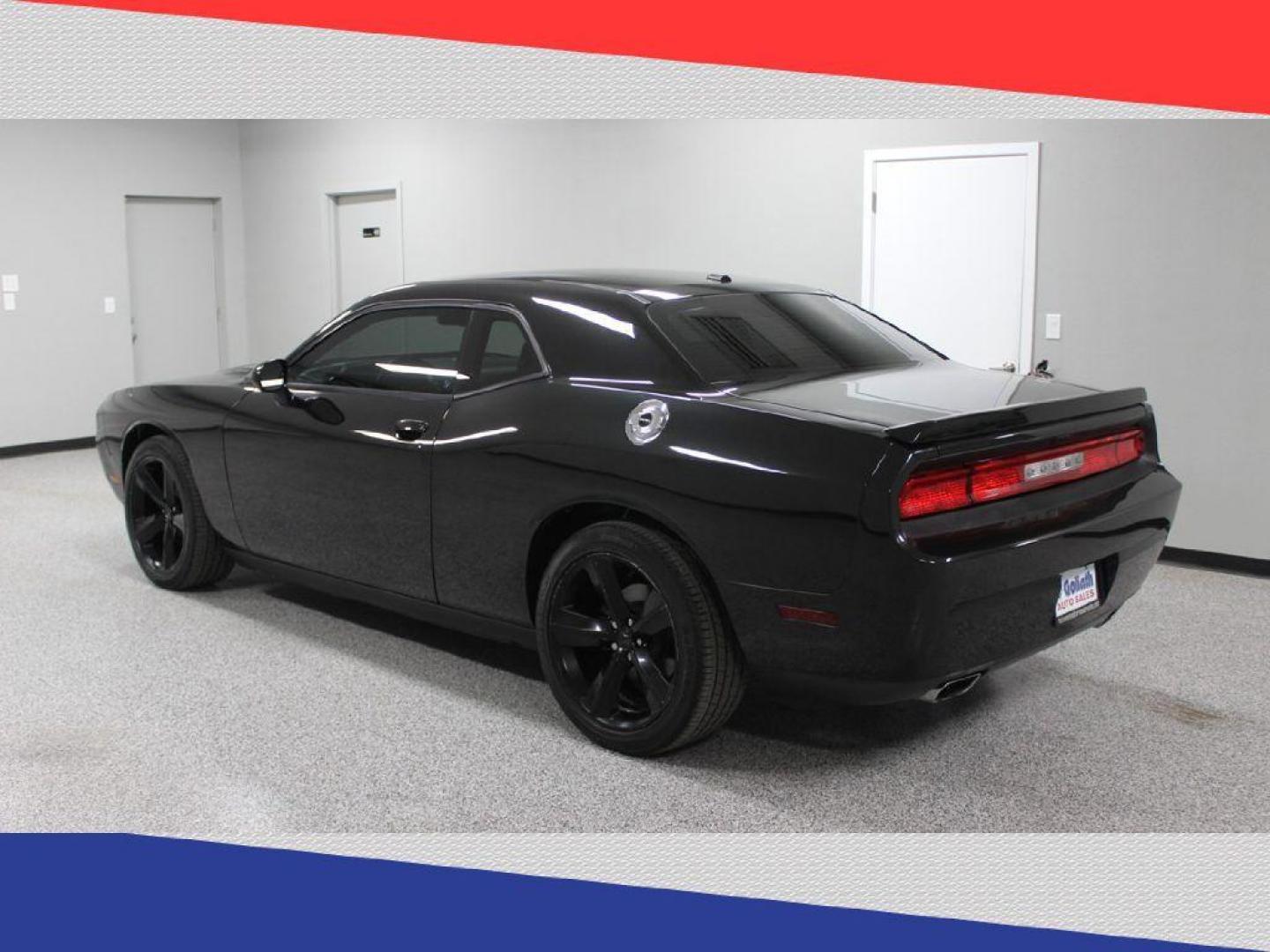 2011 Dodge Challenger R/T (2B3CJ5DT3BH) with an 5.7L V8 OHV 16V engine, 4-Speed Automatic transmission, located at 5170 N La Cholla Blvd, Tucson, AZ, 85705, (520) 989-0282, 32.228245, -111.011742 - 2011 Dodge Challenger - Photo#4