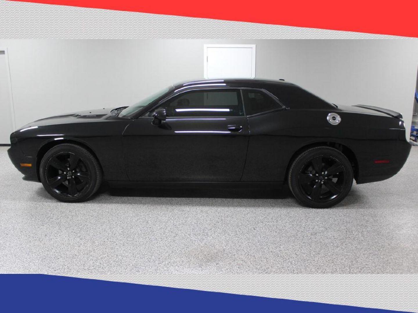 2011 Dodge Challenger R/T (2B3CJ5DT3BH) with an 5.7L V8 OHV 16V engine, 4-Speed Automatic transmission, located at 5170 N La Cholla Blvd, Tucson, AZ, 85705, (520) 989-0282, 32.228245, -111.011742 - 2011 Dodge Challenger - Photo#5