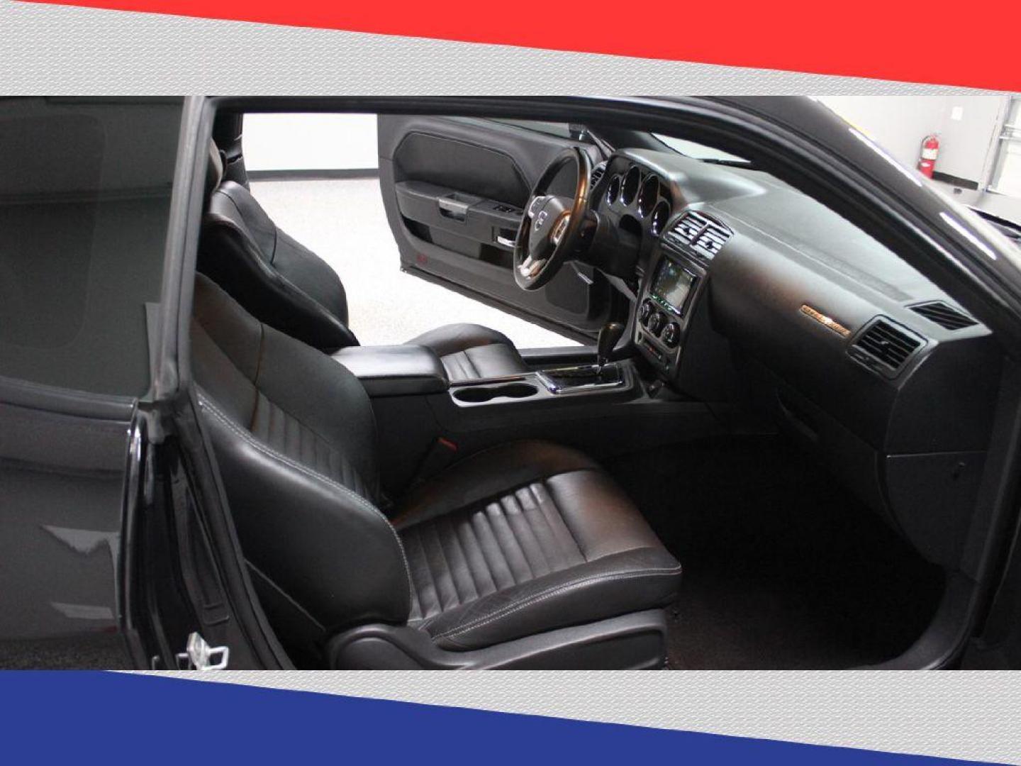 2011 Dodge Challenger R/T (2B3CJ5DT3BH) with an 5.7L V8 OHV 16V engine, 4-Speed Automatic transmission, located at 5170 N La Cholla Blvd, Tucson, AZ, 85705, (520) 989-0282, 32.228245, -111.011742 - 2011 Dodge Challenger - Photo#20