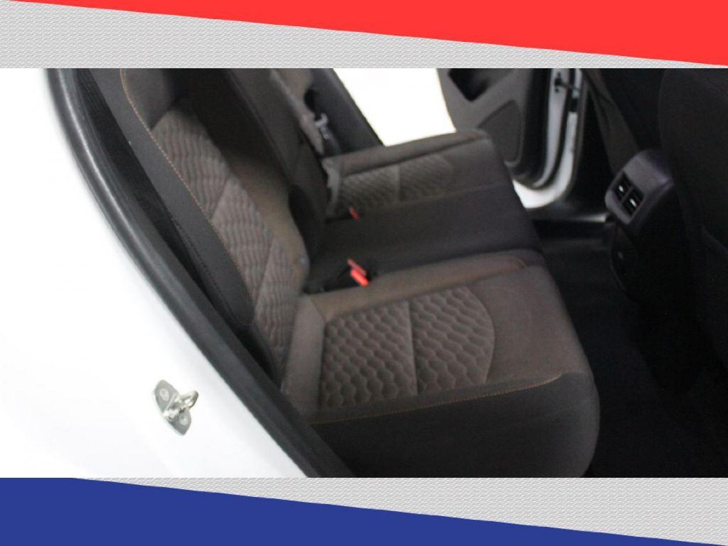 2018 Chevrolet Equinox LT 2WD (2GNAXJEV6J6) with an 1.5L L4 DIR DOHC 16V TURBO engine, 6A transmission, located at 5170 N La Cholla Blvd, Tucson, AZ, 85705, (520) 989-0282, 32.228245, -111.011742 - 2018 Chevrolet Equinox - Photo#26