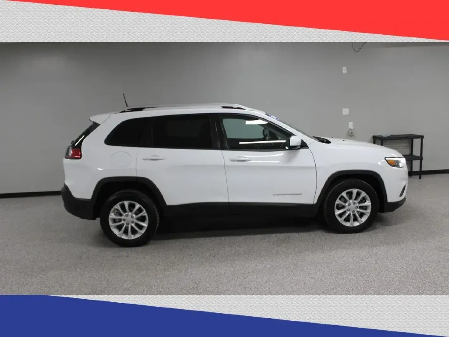 2020 Jeep Cherokee Latitude FWD (1C4PJLCB0LD) with an 2.4L L4 DOHC 16V engine, 9A transmission, located at 5170 N La Cholla Blvd, Tucson, AZ, 85705, (520) 989-0282, 32.228245, -111.011742 - 2020 Jeep Cherokee - Photo#1