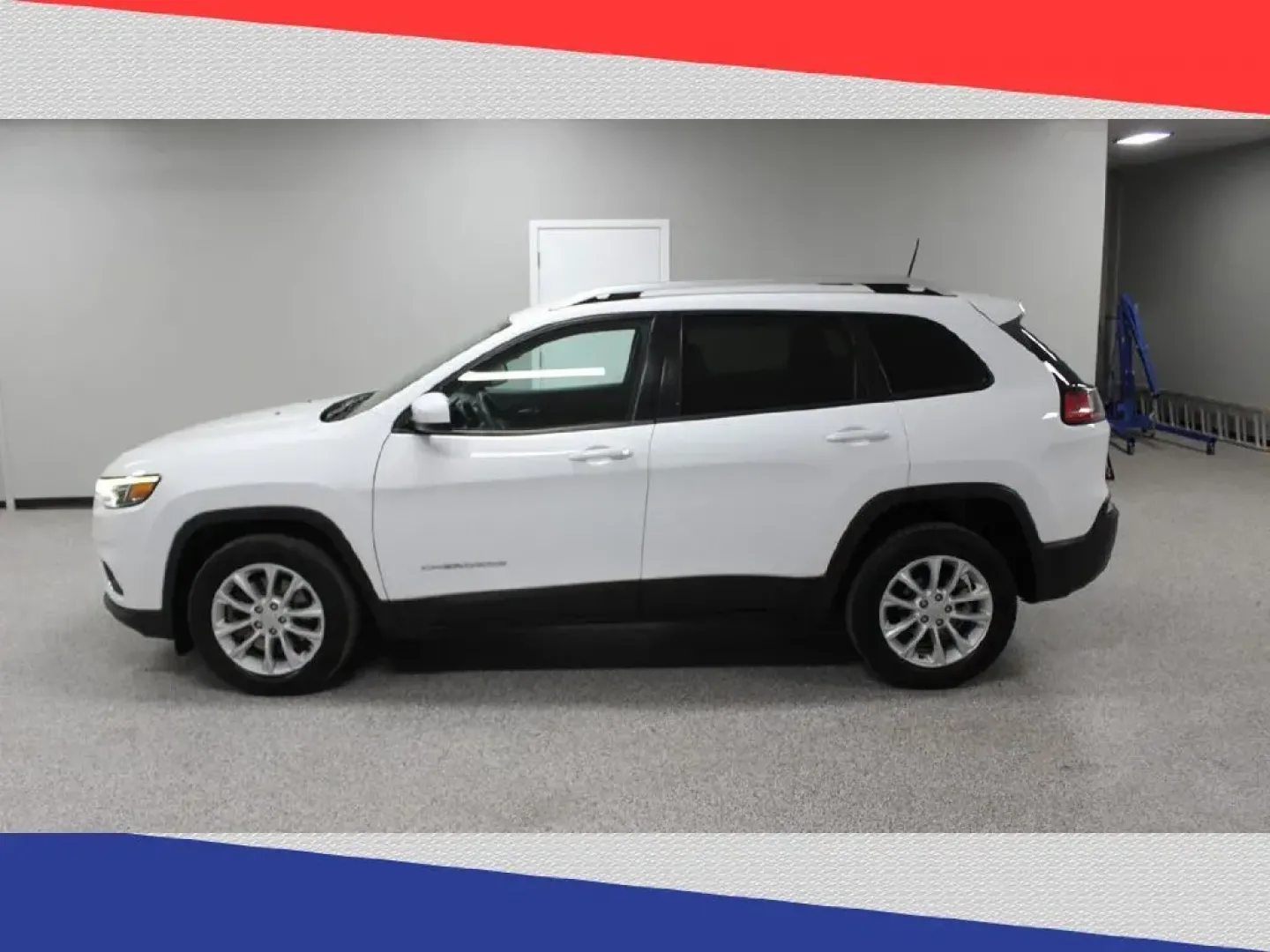 2020 Jeep Cherokee Latitude FWD (1C4PJLCB0LD) with an 2.4L L4 DOHC 16V engine, 9A transmission, located at 5170 N La Cholla Blvd, Tucson, AZ, 85705, (520) 989-0282, 32.228245, -111.011742 - 2020 Jeep Cherokee - Photo#5