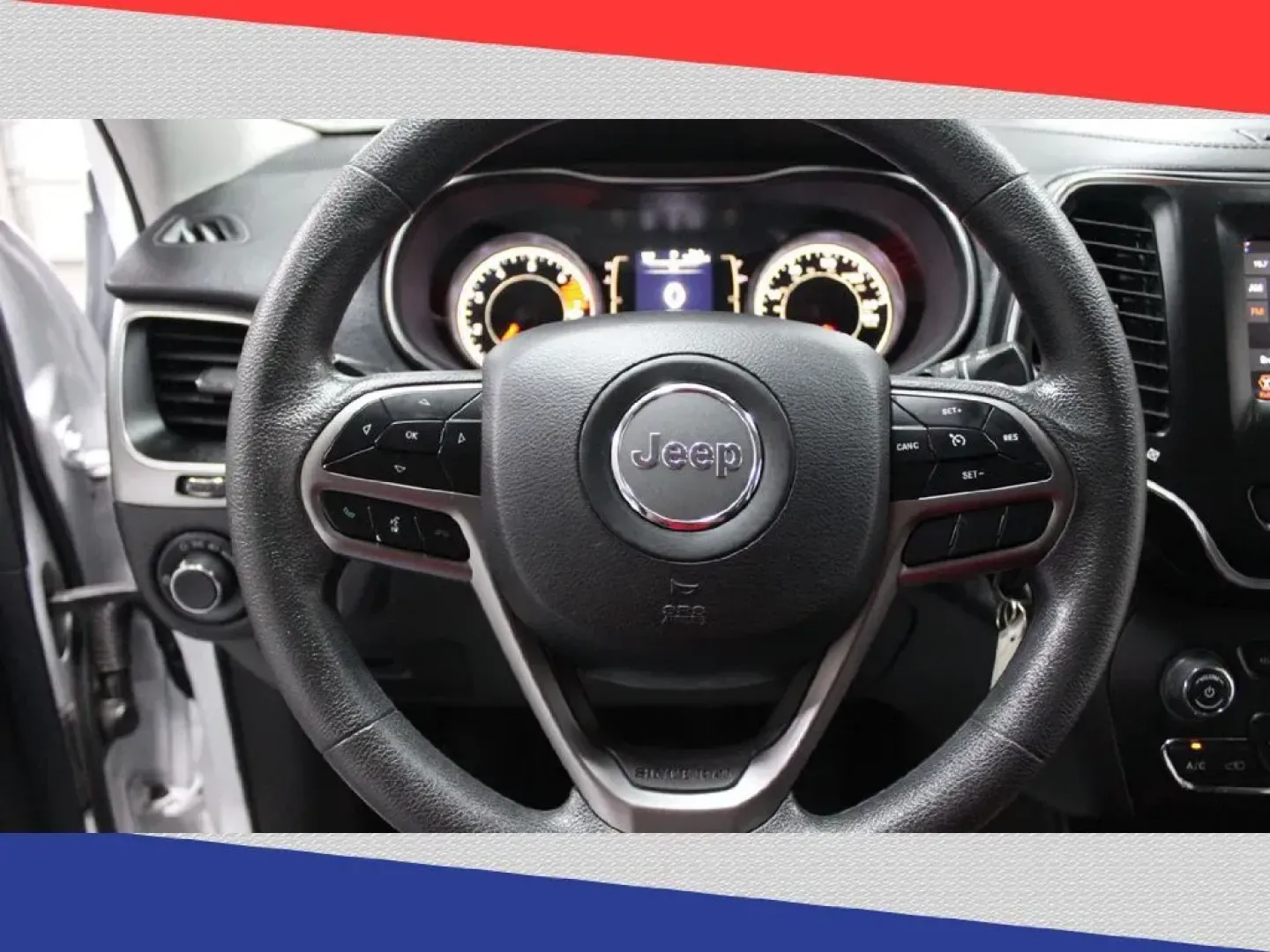 2020 Jeep Cherokee Latitude FWD (1C4PJLCB0LD) with an 2.4L L4 DOHC 16V engine, 9A transmission, located at 5170 N La Cholla Blvd, Tucson, AZ, 85705, (520) 989-0282, 32.228245, -111.011742 - 2020 Jeep Cherokee - Photo#14
