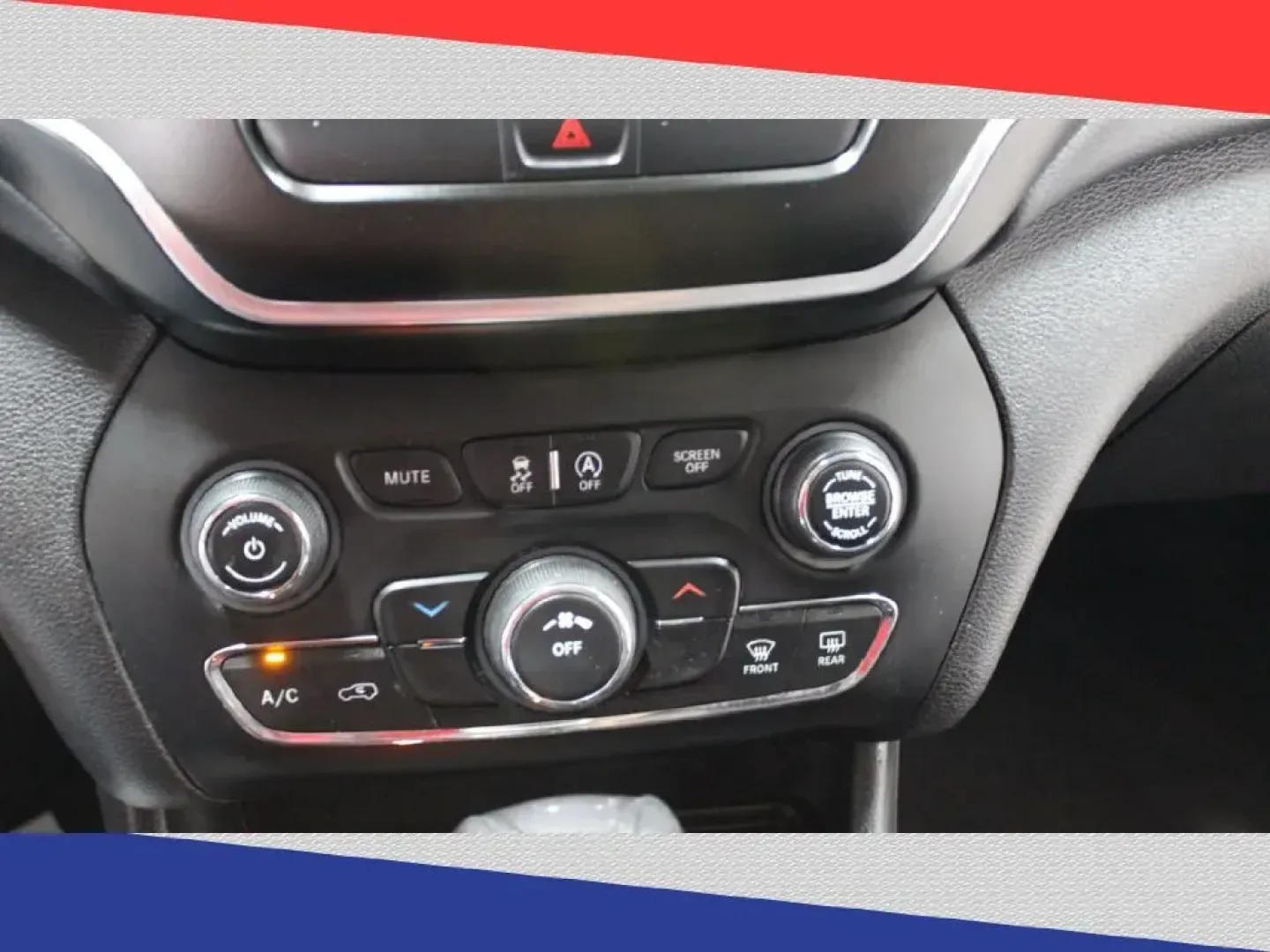 2020 Jeep Cherokee Latitude FWD (1C4PJLCB0LD) with an 2.4L L4 DOHC 16V engine, 9A transmission, located at 5170 N La Cholla Blvd, Tucson, AZ, 85705, (520) 989-0282, 32.228245, -111.011742 - 2020 Jeep Cherokee - Photo#19