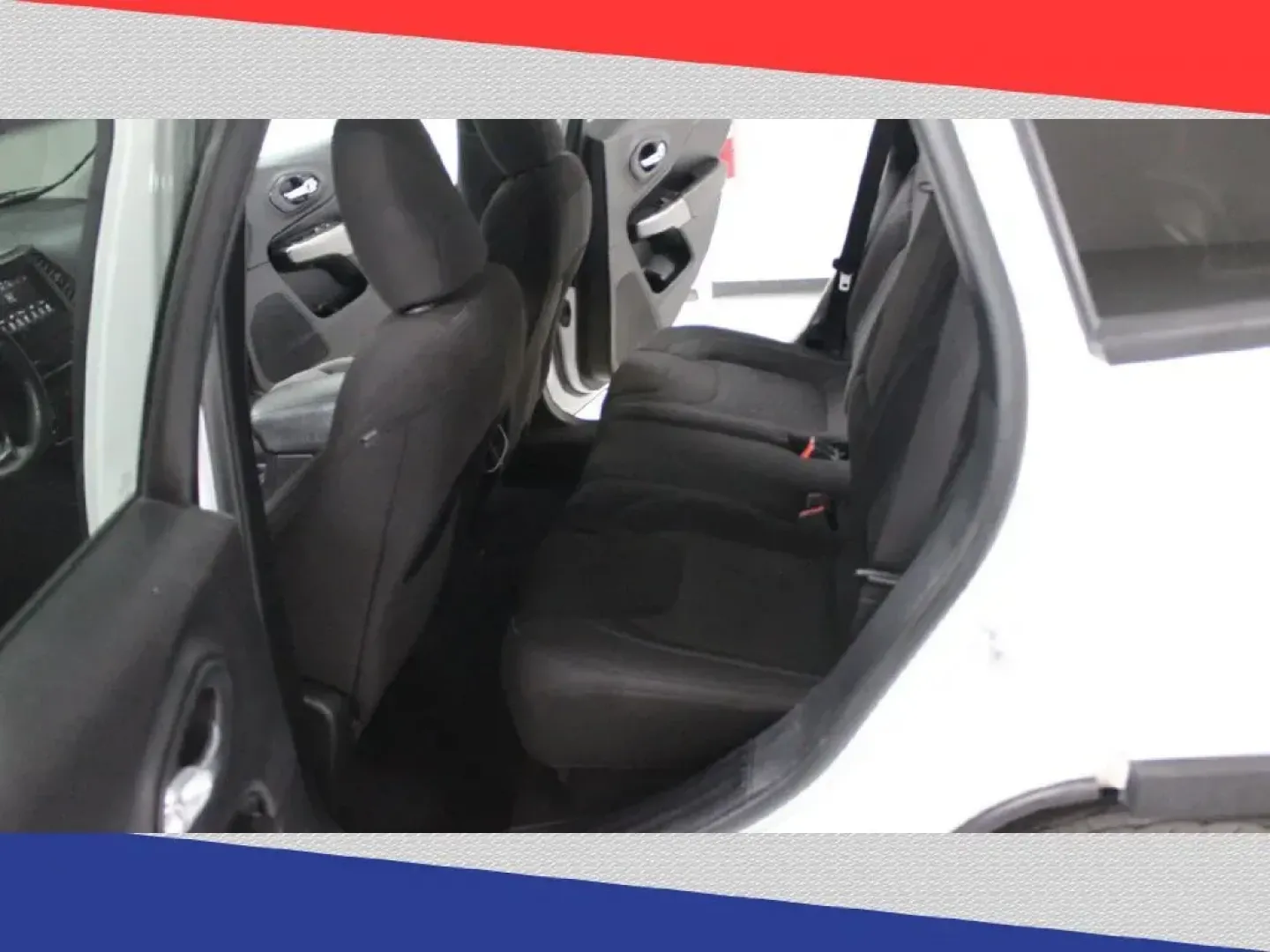 2020 Jeep Cherokee Latitude FWD (1C4PJLCB0LD) with an 2.4L L4 DOHC 16V engine, 9A transmission, located at 5170 N La Cholla Blvd, Tucson, AZ, 85705, (520) 989-0282, 32.228245, -111.011742 - 2020 Jeep Cherokee - Photo#23