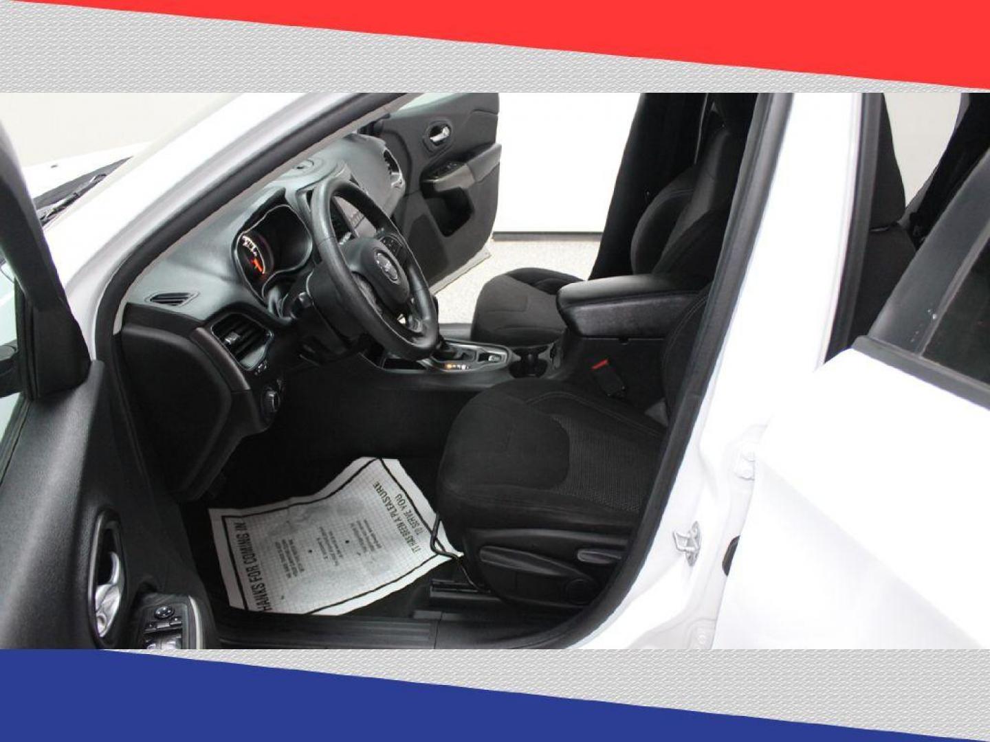 2020 Jeep Cherokee Latitude FWD (1C4PJLCB0LD) with an 2.4L L4 DOHC 16V engine, 9A transmission, located at 5170 N La Cholla Blvd, Tucson, AZ, 85705, (520) 989-0282, 32.228245, -111.011742 - 2020 Jeep Cherokee - Photo#10
