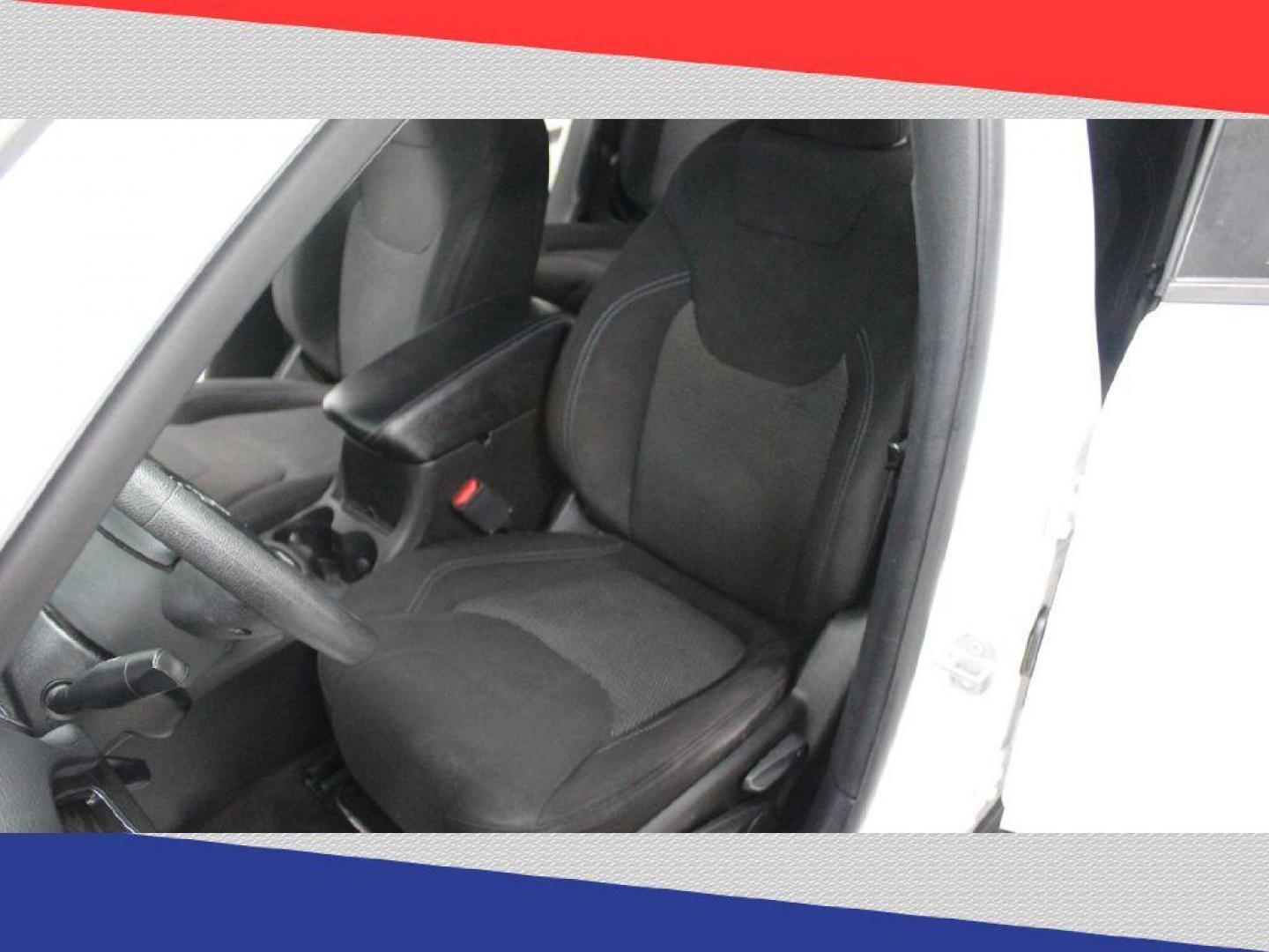 2020 Jeep Cherokee Latitude FWD (1C4PJLCB0LD) with an 2.4L L4 DOHC 16V engine, 9A transmission, located at 5170 N La Cholla Blvd, Tucson, AZ, 85705, (520) 989-0282, 32.228245, -111.011742 - 2020 Jeep Cherokee - Photo#12