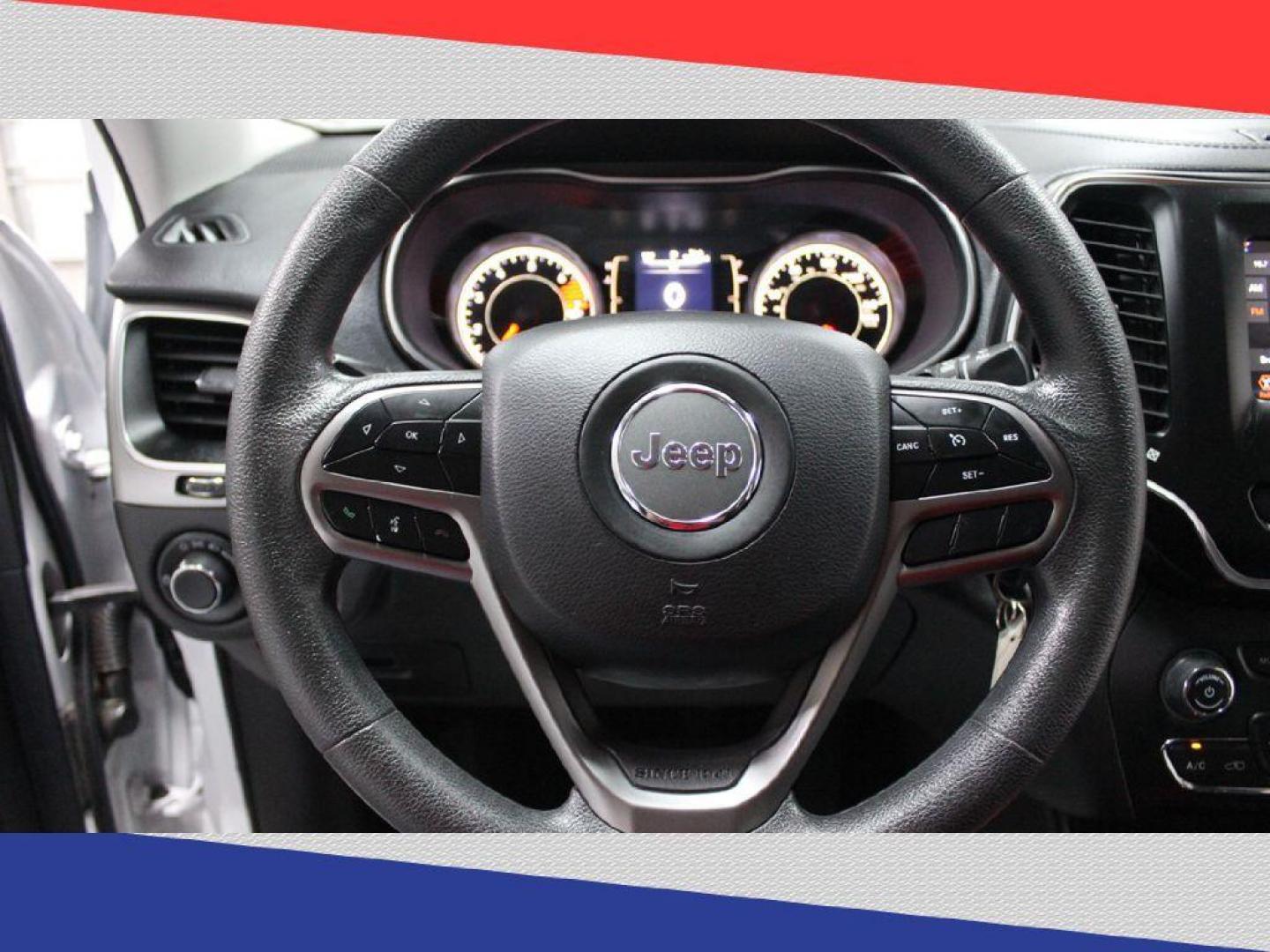2020 Jeep Cherokee Latitude FWD (1C4PJLCB0LD) with an 2.4L L4 DOHC 16V engine, 9A transmission, located at 5170 N La Cholla Blvd, Tucson, AZ, 85705, (520) 989-0282, 32.228245, -111.011742 - 2020 Jeep Cherokee - Photo#14