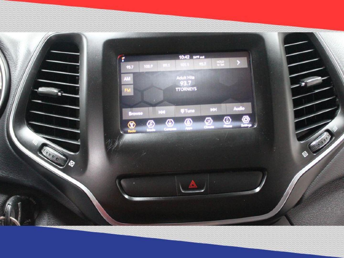 2020 Jeep Cherokee Latitude FWD (1C4PJLCB0LD) with an 2.4L L4 DOHC 16V engine, 9A transmission, located at 5170 N La Cholla Blvd, Tucson, AZ, 85705, (520) 989-0282, 32.228245, -111.011742 - 2020 Jeep Cherokee - Photo#18