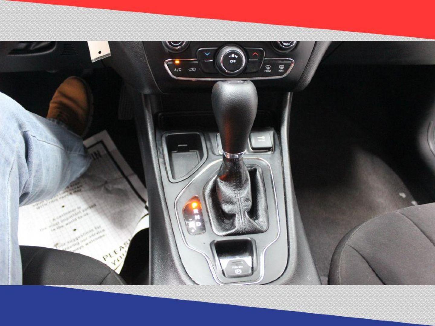 2020 Jeep Cherokee Latitude FWD (1C4PJLCB0LD) with an 2.4L L4 DOHC 16V engine, 9A transmission, located at 5170 N La Cholla Blvd, Tucson, AZ, 85705, (520) 989-0282, 32.228245, -111.011742 - 2020 Jeep Cherokee - Photo#20