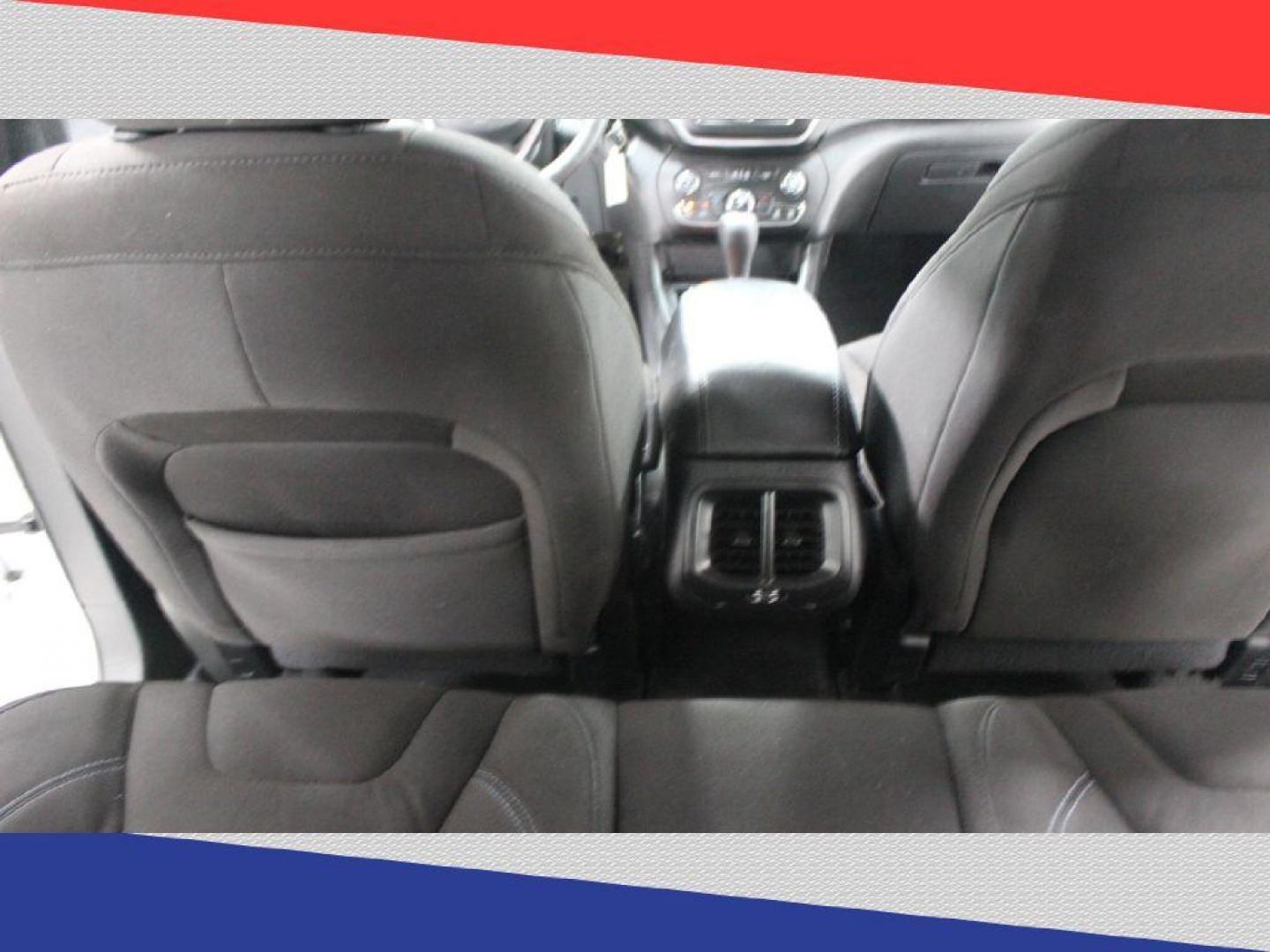 2020 Jeep Cherokee Latitude FWD (1C4PJLCB0LD) with an 2.4L L4 DOHC 16V engine, 9A transmission, located at 5170 N La Cholla Blvd, Tucson, AZ, 85705, (520) 989-0282, 32.228245, -111.011742 - 2020 Jeep Cherokee - Photo#24
