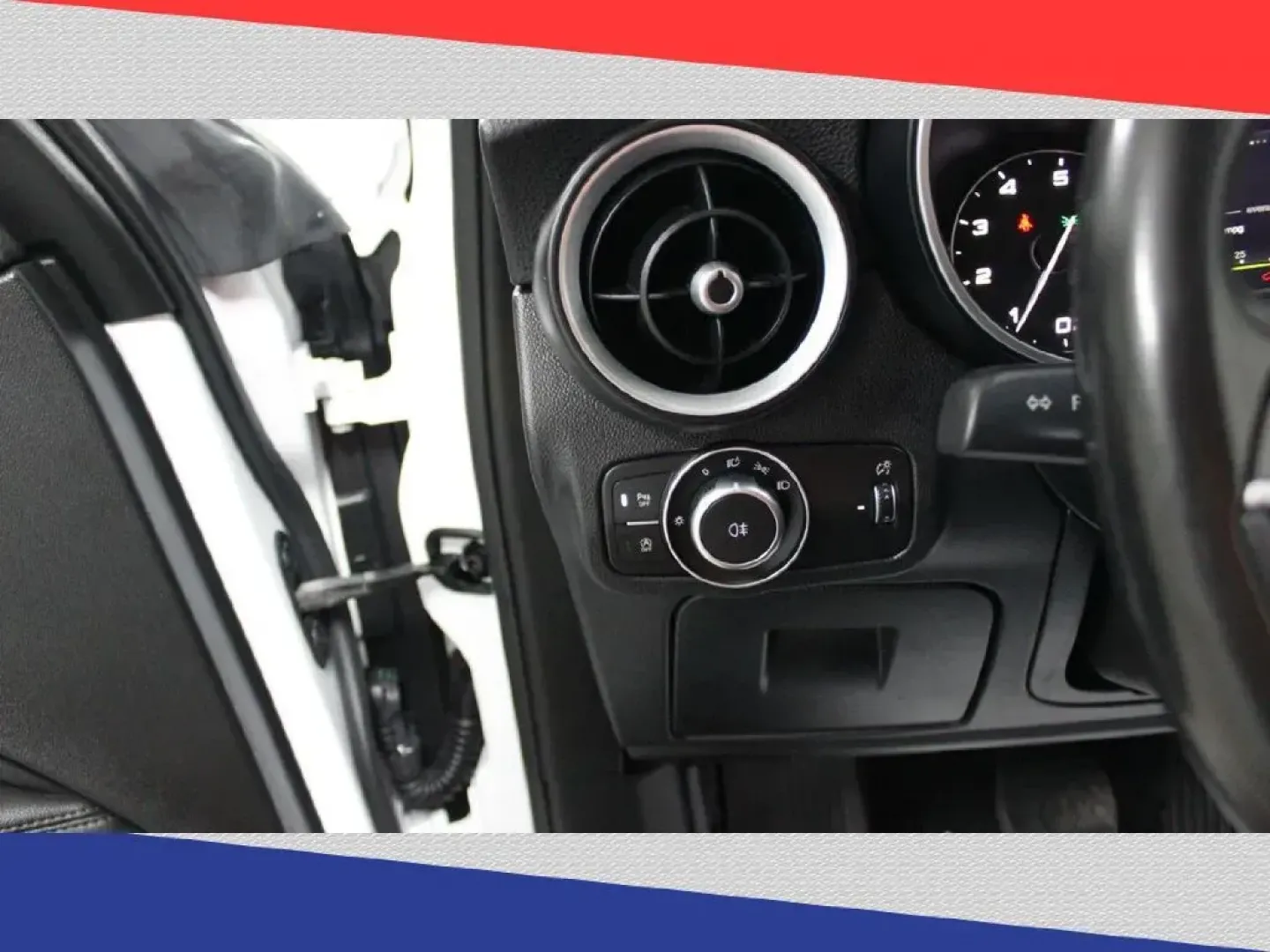 2019 Alfa Romeo Stelvio Base (ZASPAJAN0K7) with an 2.0L L4 DOHC 16V engine, 8A transmission, located at 5170 N La Cholla Blvd, Tucson, AZ, 85705, (520) 989-0282, 32.228245, -111.011742 - 2019 Alfa Romeo Stelvio - Photo#13