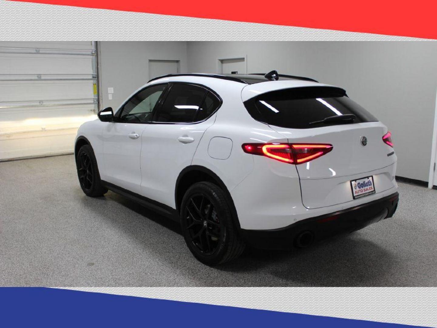 2019 Alfa Romeo Stelvio Base (ZASPAJAN0K7) with an 2.0L L4 DOHC 16V engine, 8A transmission, located at 5170 N La Cholla Blvd, Tucson, AZ, 85705, (520) 989-0282, 32.228245, -111.011742 - 2019 Alfa Romeo Stelvio - Photo#4