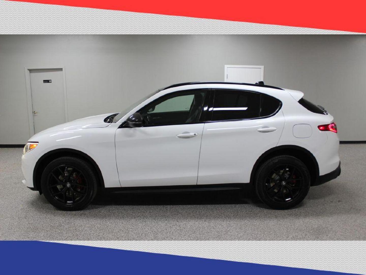 2019 Alfa Romeo Stelvio Base (ZASPAJAN0K7) with an 2.0L L4 DOHC 16V engine, 8A transmission, located at 5170 N La Cholla Blvd, Tucson, AZ, 85705, (520) 989-0282, 32.228245, -111.011742 - 2019 Alfa Romeo Stelvio - Photo#5