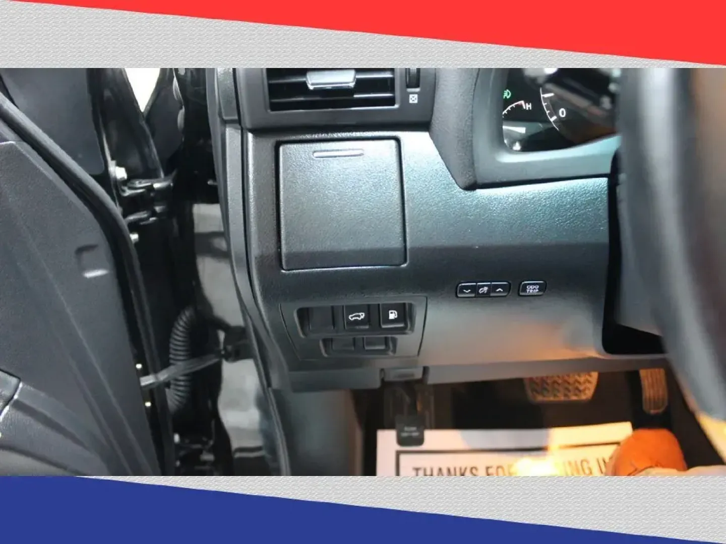 2010 Lexus RX 350 AWD (2T2BK1BA4AC) with an 3.5L V6 DOHC 24V engine, 5-Speed Automatic transmission, located at 5170 N La Cholla Blvd, Tucson, AZ, 85705, (520) 989-0282, 32.228245, -111.011742 - 2010 Lexus RX 350 - Photo#13