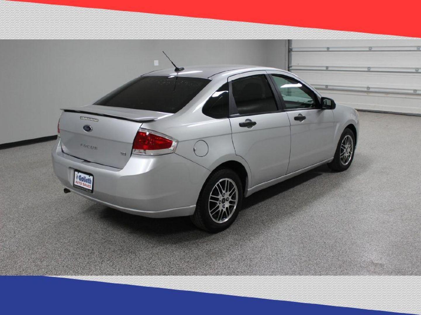 2010 Ford Focus SE Sedan (1FAHP3FN3AW) with an 2.0L L4 DOHC 16V engine, Automatic transmission, located at 5170 N La Cholla Blvd, Tucson, AZ, 85705, (520) 989-0282, 32.228245, -111.011742 - 2010 Ford Focus - Photo#2