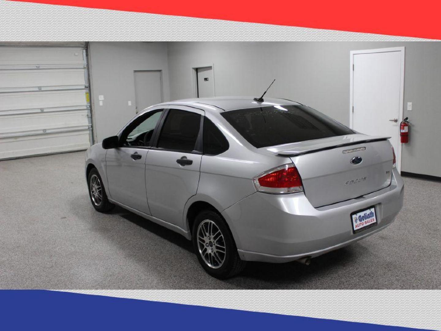 2010 Ford Focus SE Sedan (1FAHP3FN3AW) with an 2.0L L4 DOHC 16V engine, Automatic transmission, located at 5170 N La Cholla Blvd, Tucson, AZ, 85705, (520) 989-0282, 32.228245, -111.011742 - 2010 Ford Focus - Photo#4