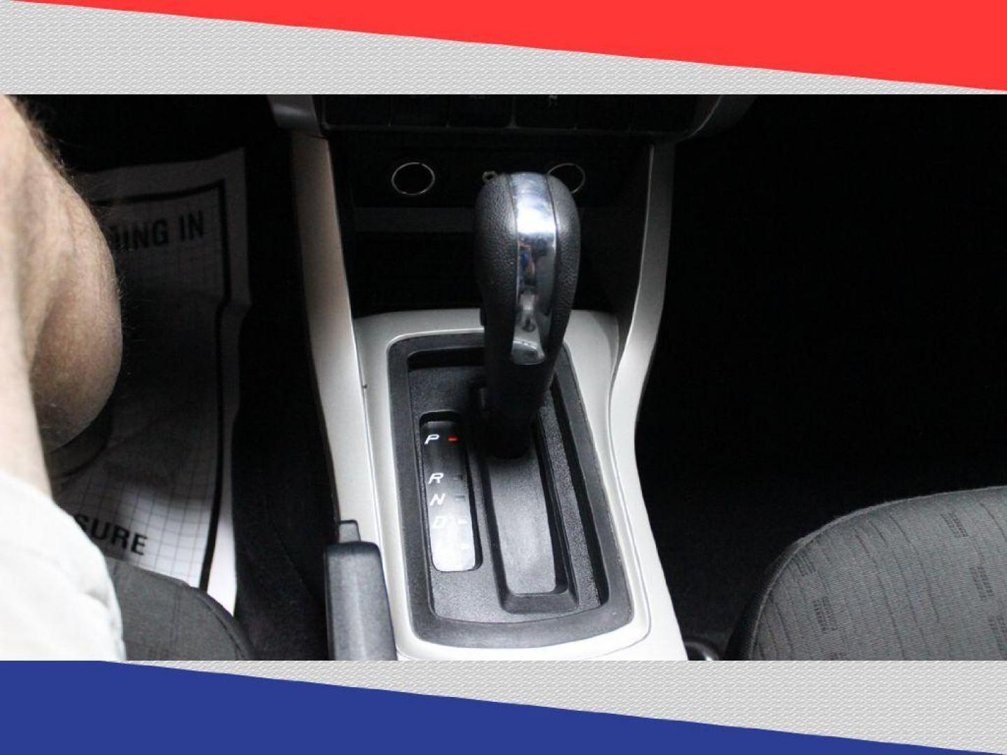 2010 Ford Focus SE Sedan (1FAHP3FN3AW) with an 2.0L L4 DOHC 16V engine, Automatic transmission, located at 5170 N La Cholla Blvd, Tucson, AZ, 85705, (520) 989-0282, 32.228245, -111.011742 - 2010 Ford Focus - Photo#9