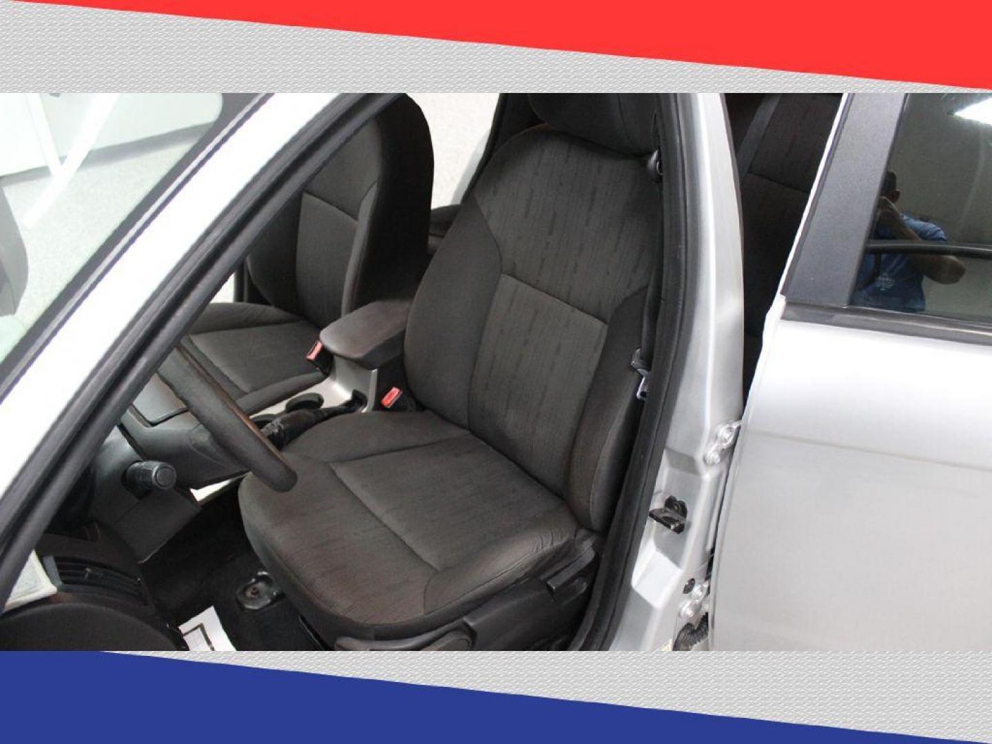 2010 Ford Focus SE Sedan (1FAHP3FN3AW) with an 2.0L L4 DOHC 16V engine, Automatic transmission, located at 5170 N La Cholla Blvd, Tucson, AZ, 85705, (520) 989-0282, 32.228245, -111.011742 - 2010 Ford Focus - Photo#11