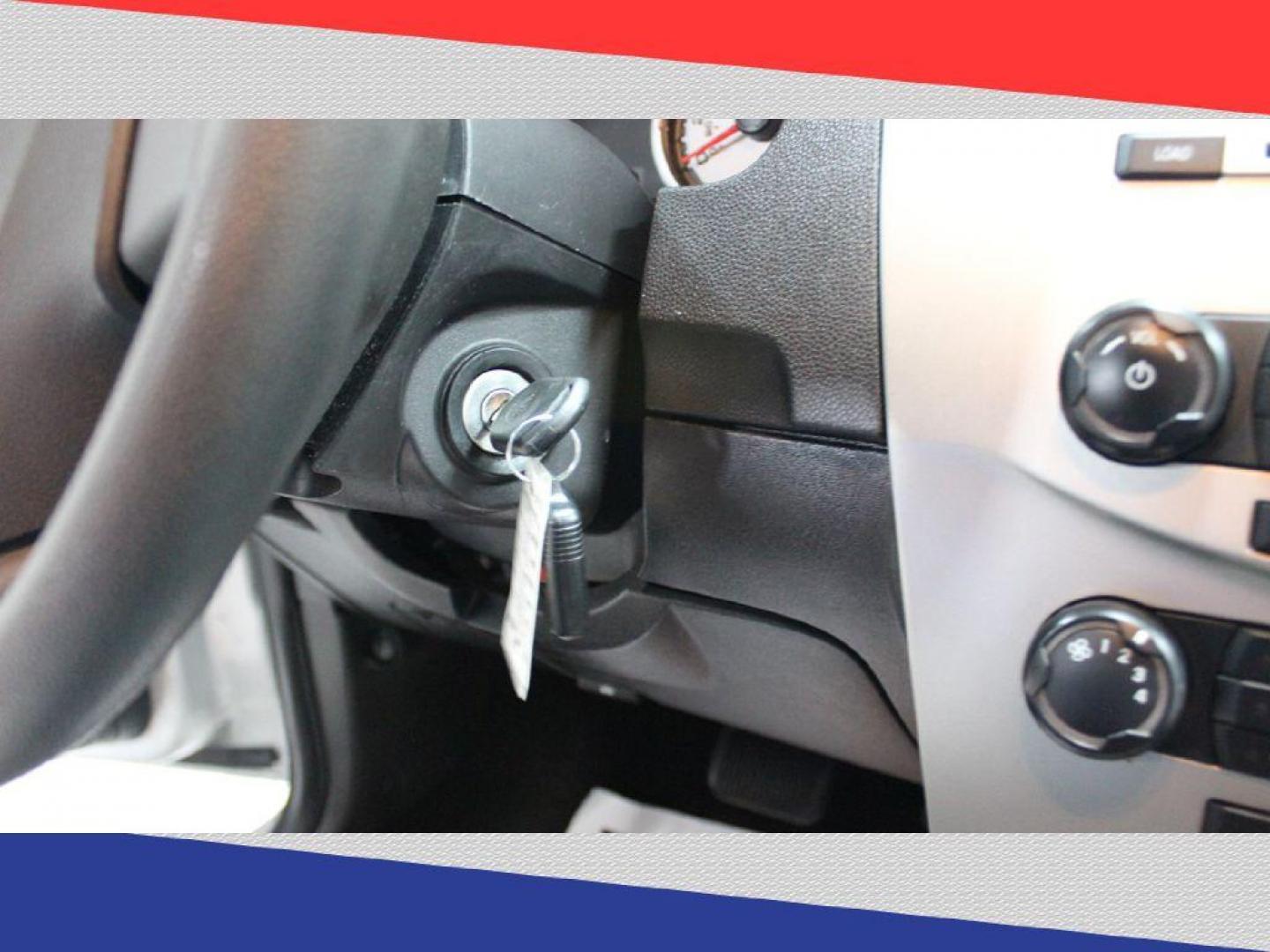 2010 Ford Focus SE Sedan (1FAHP3FN3AW) with an 2.0L L4 DOHC 16V engine, Automatic transmission, located at 5170 N La Cholla Blvd, Tucson, AZ, 85705, (520) 989-0282, 32.228245, -111.011742 - 2010 Ford Focus - Photo#16