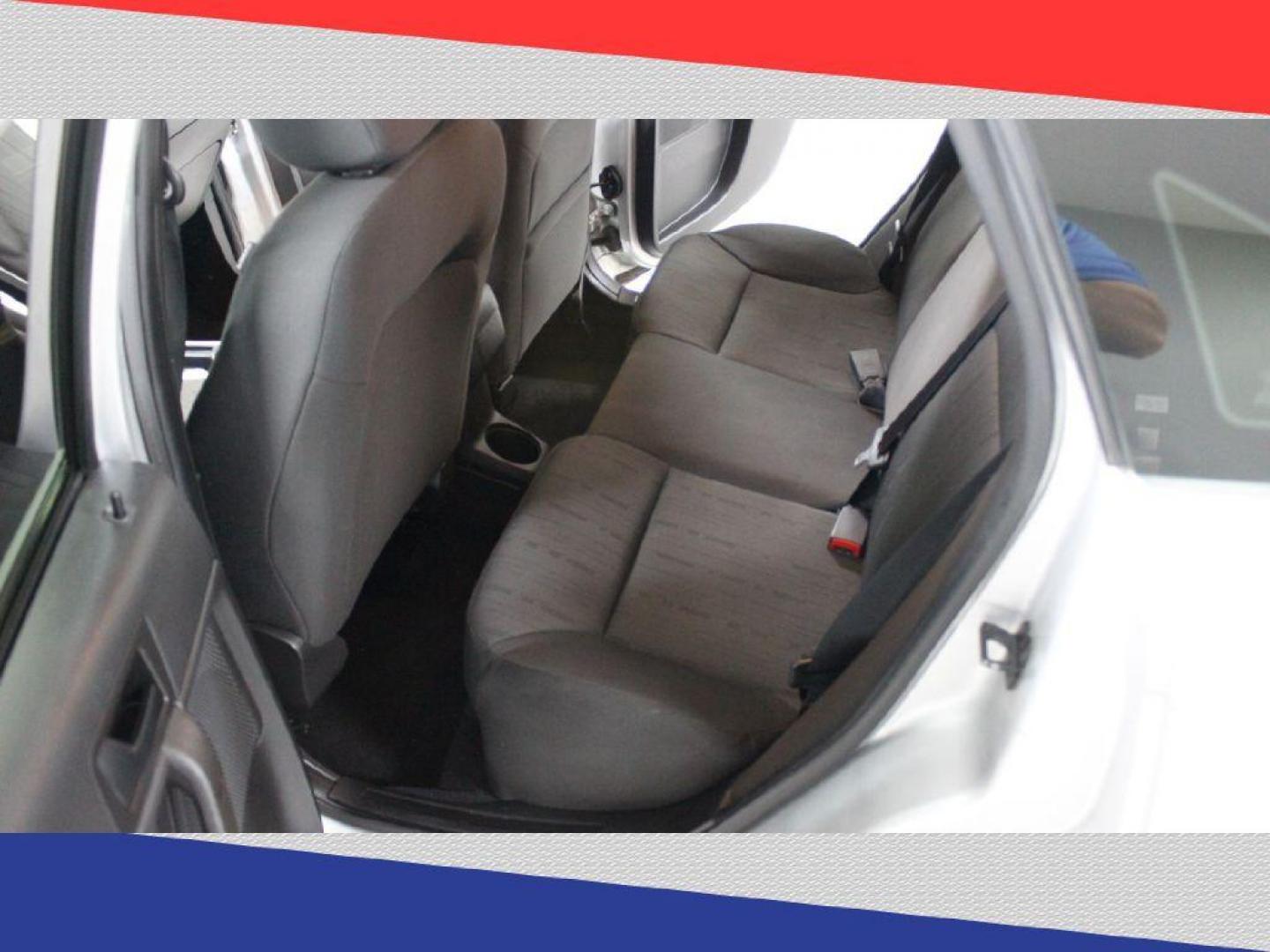 2010 Ford Focus SE Sedan (1FAHP3FN3AW) with an 2.0L L4 DOHC 16V engine, Automatic transmission, located at 5170 N La Cholla Blvd, Tucson, AZ, 85705, (520) 989-0282, 32.228245, -111.011742 - 2010 Ford Focus - Photo#21