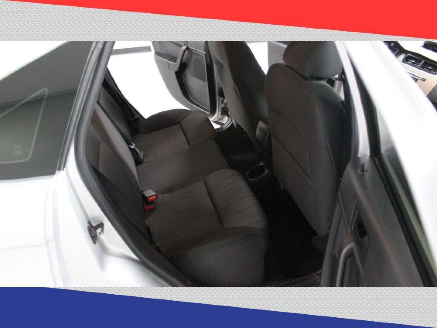 2010 Ford Focus SE Sedan (1FAHP3FN3AW) with an 2.0L L4 DOHC 16V engine, Automatic transmission, located at 5170 N La Cholla Blvd, Tucson, AZ, 85705, (520) 989-0282, 32.228245, -111.011742 - 2010 Ford Focus - Photo#23