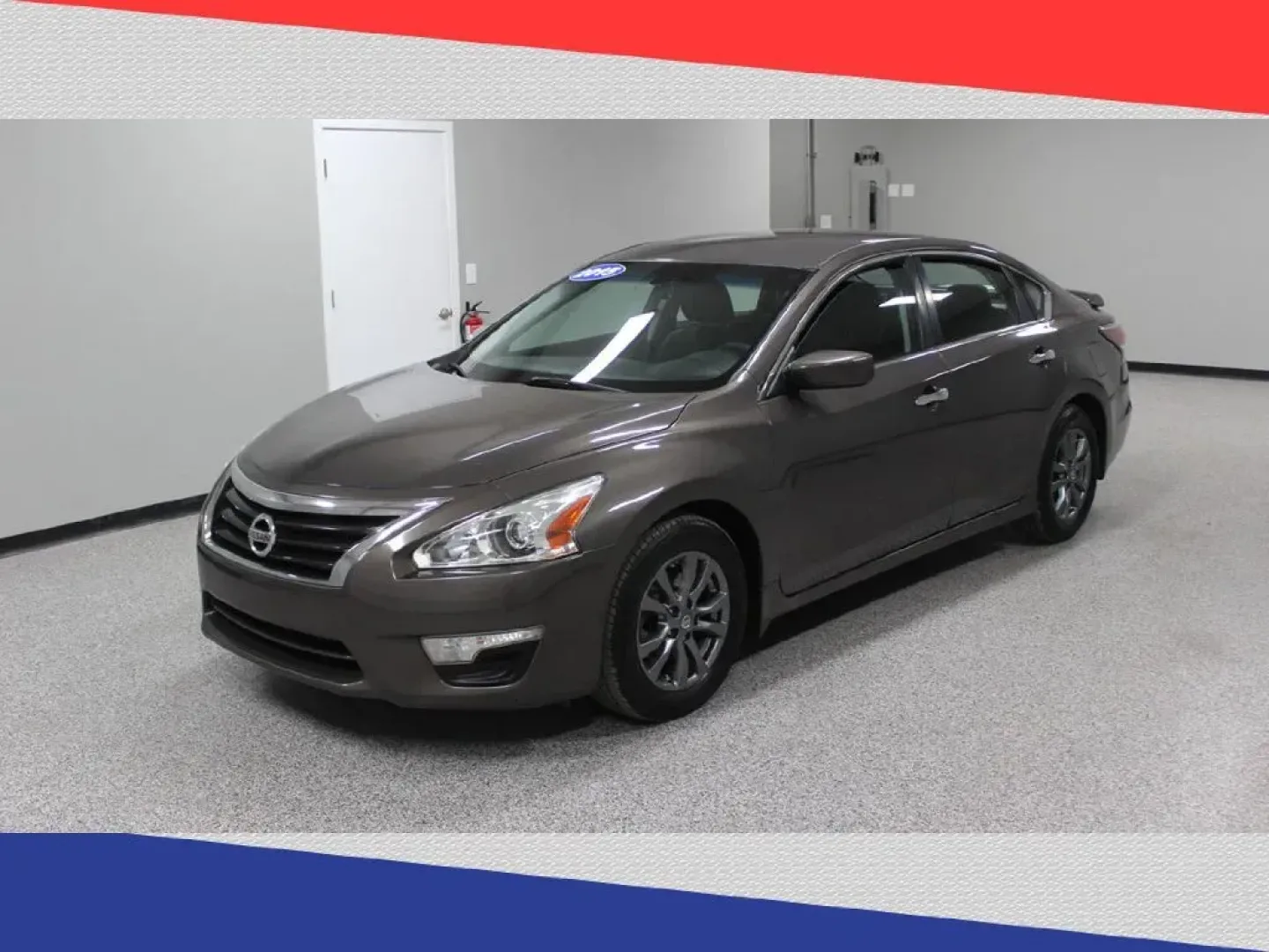 2015 Nissan Altima 2.5 S (1N4AL3AP4FN) with an 2.5L L4 DOHC 16V engine, Continuously Variable Transmission transmission, located at 5170 N La Cholla Blvd, Tucson, AZ, 85705, (520) 989-0282, 32.228245, -111.011742 - 2015 Nissan Altima - Photo#5