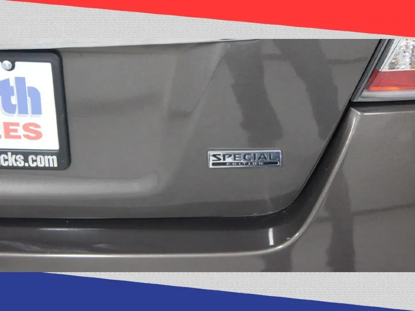 2015 Nissan Altima 2.5 S (1N4AL3AP4FN) with an 2.5L L4 DOHC 16V engine, Continuously Variable Transmission transmission, located at 5170 N La Cholla Blvd, Tucson, AZ, 85705, (520) 989-0282, 32.228245, -111.011742 - 2015 Nissan Altima - Photo#9