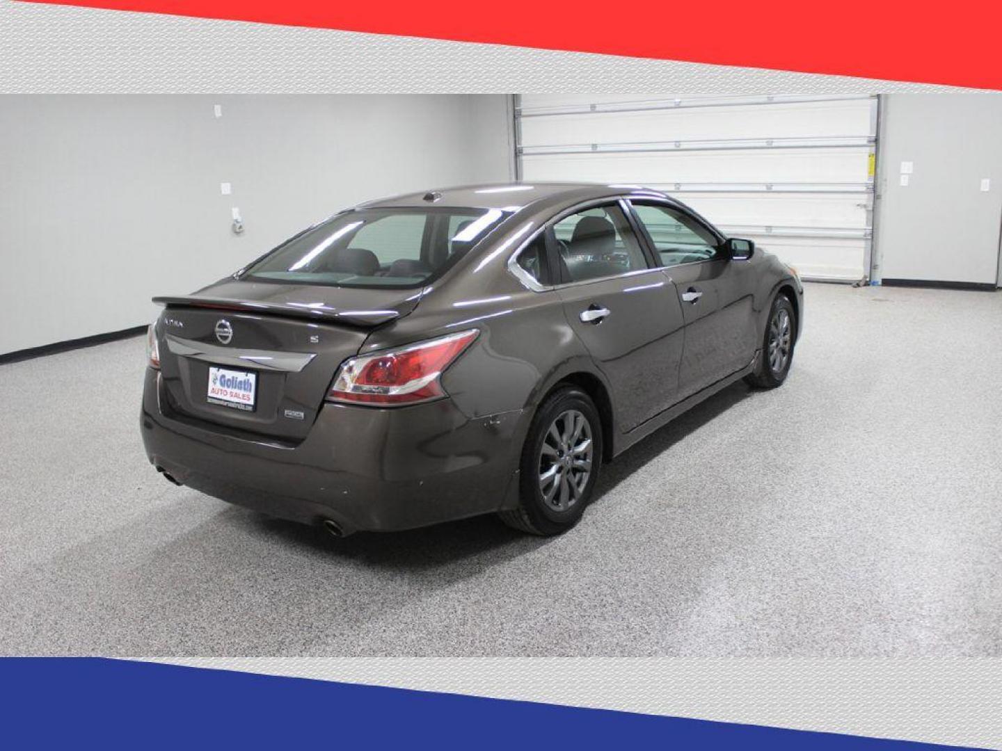 2015 Nissan Altima 2.5 S (1N4AL3AP4FN) with an 2.5L L4 DOHC 16V engine, Continuously Variable Transmission transmission, located at 5170 N La Cholla Blvd, Tucson, AZ, 85705, (520) 989-0282, 32.228245, -111.011742 - 2015 Nissan Altima - Photo#1