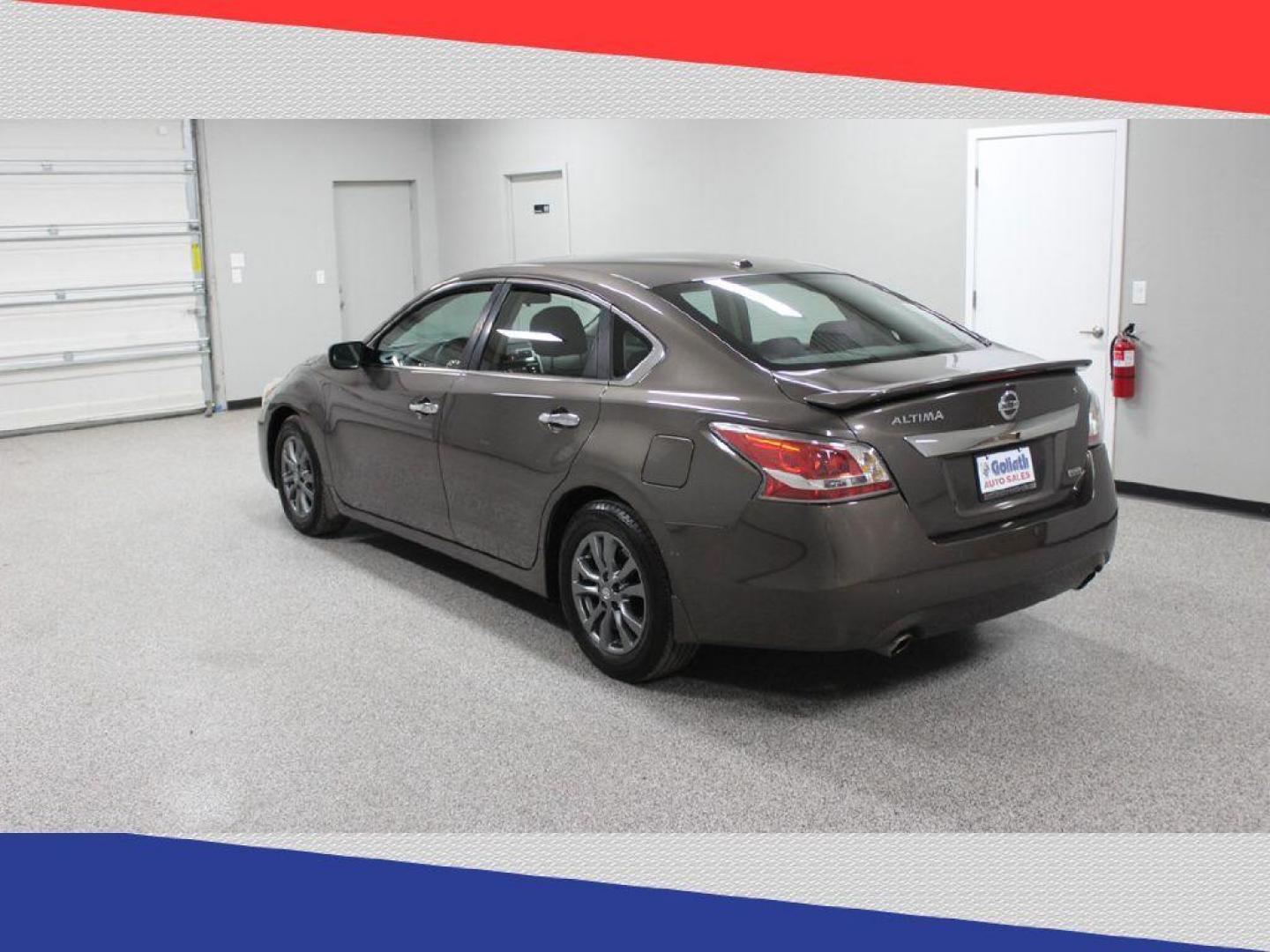 2015 Nissan Altima 2.5 S (1N4AL3AP4FN) with an 2.5L L4 DOHC 16V engine, Continuously Variable Transmission transmission, located at 5170 N La Cholla Blvd, Tucson, AZ, 85705, (520) 989-0282, 32.228245, -111.011742 - 2015 Nissan Altima - Photo#3