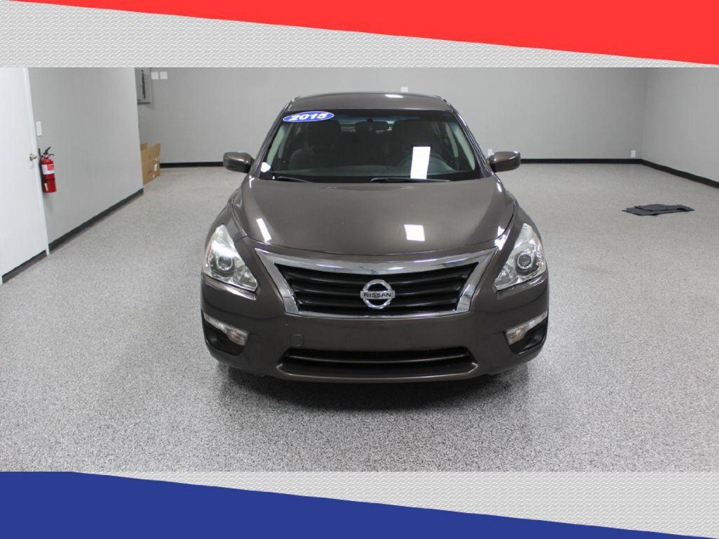 2015 Nissan Altima 2.5 S (1N4AL3AP4FN) with an 2.5L L4 DOHC 16V engine, Continuously Variable Transmission transmission, located at 5170 N La Cholla Blvd, Tucson, AZ, 85705, (520) 989-0282, 32.228245, -111.011742 - 2015 Nissan Altima - Photo#6