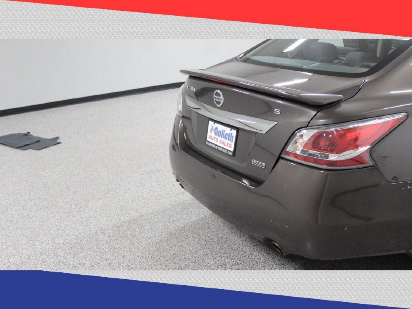 2015 Nissan Altima 2.5 S (1N4AL3AP4FN) with an 2.5L L4 DOHC 16V engine, Continuously Variable Transmission transmission, located at 5170 N La Cholla Blvd, Tucson, AZ, 85705, (520) 989-0282, 32.228245, -111.011742 - 2015 Nissan Altima - Photo#26