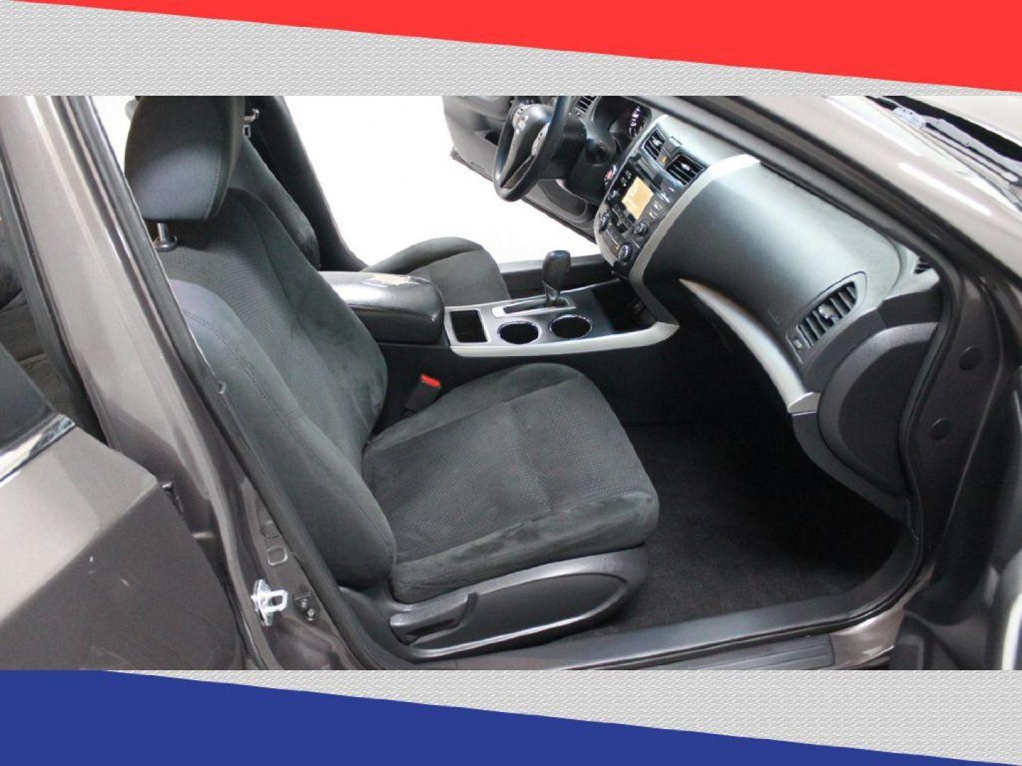 2015 Nissan Altima 2.5 S (1N4AL3AP4FN) with an 2.5L L4 DOHC 16V engine, Continuously Variable Transmission transmission, located at 5170 N La Cholla Blvd, Tucson, AZ, 85705, (520) 989-0282, 32.228245, -111.011742 - 2015 Nissan Altima - Photo#28