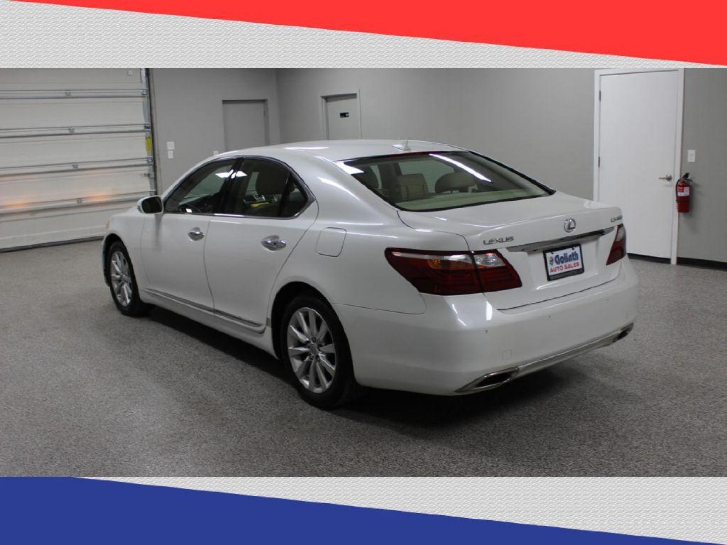 2010 Lexus LS 460 Luxury Sedan (JTHBL5EF9A5) with an 4.6L V8 DOHC 32V engine, 8-Speed Automatic transmission, located at 5170 N La Cholla Blvd, Tucson, AZ, 85705, (520) 989-0282, 32.228245, -111.011742 - 2010 Lexus LS 460 - Photo#4