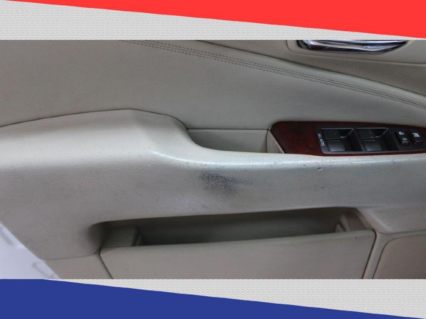 2010 Lexus LS 460 Luxury Sedan (JTHBL5EF9A5) with an 4.6L V8 DOHC 32V engine, 8-Speed Automatic transmission, located at 5170 N La Cholla Blvd, Tucson, AZ, 85705, (520) 989-0282, 32.228245, -111.011742 - 2010 Lexus LS 460 - Photo#39