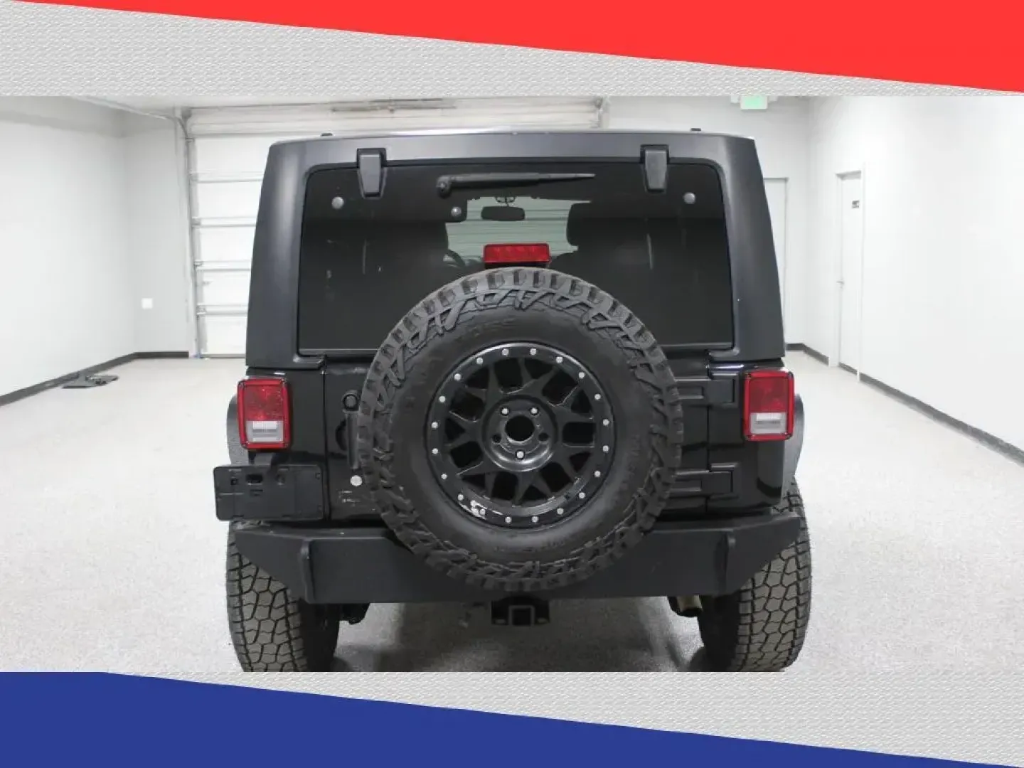 2016 Jeep Wrangler Unlimited Rubicon 4WD (1C4BJWFG4GL) with an 3.6L V6 DOHC 24V FFV engine, Automatic transmission, located at 5170 N La Cholla Blvd, Tucson, AZ, 85705, (520) 989-0282, 32.228245, -111.011742 - 2016 Jeep Wrangler - Photo#2